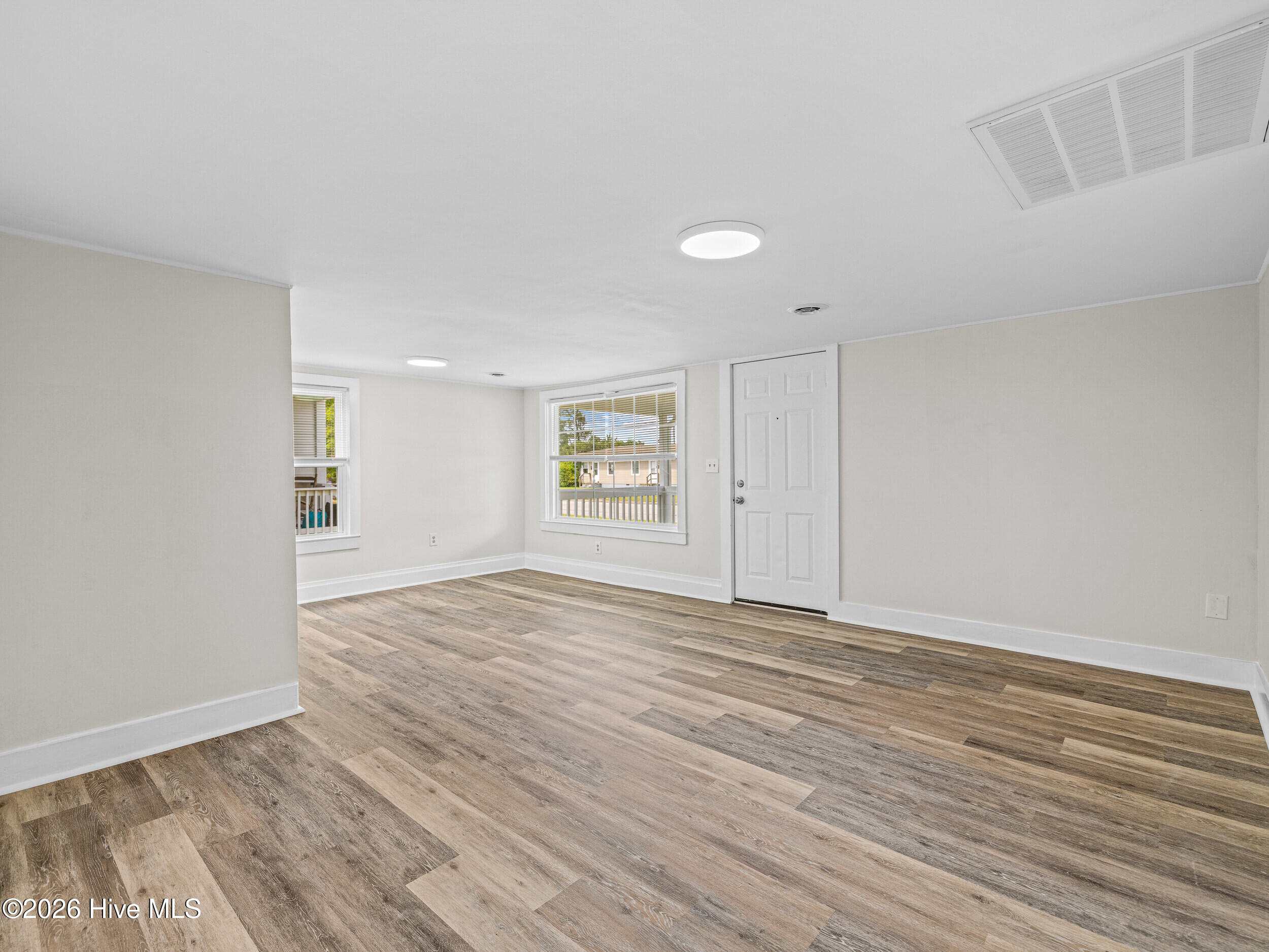 100569612 | Photo 11