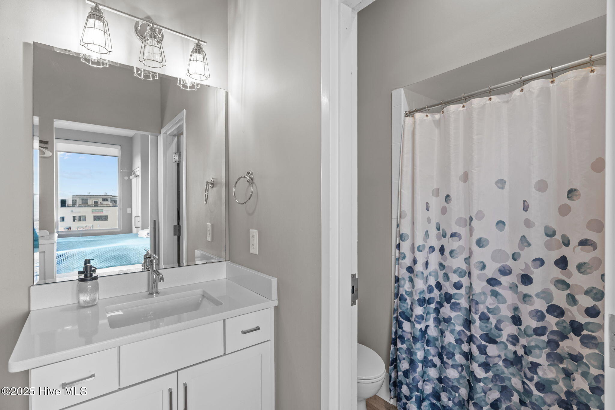 100541831 | Photo 39