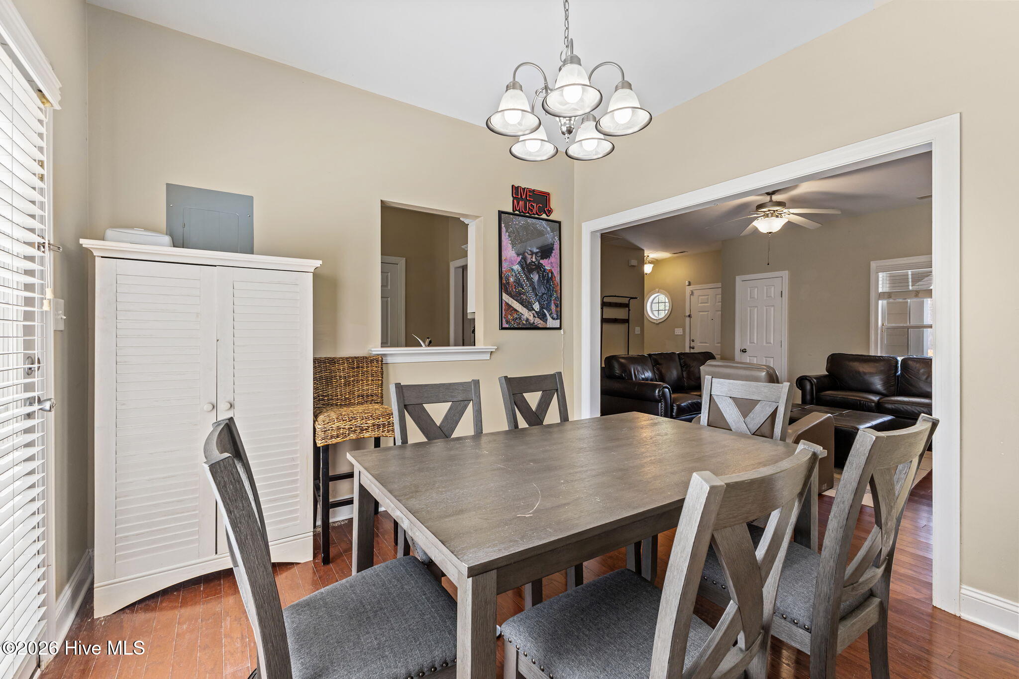 100563146 | Photo 17