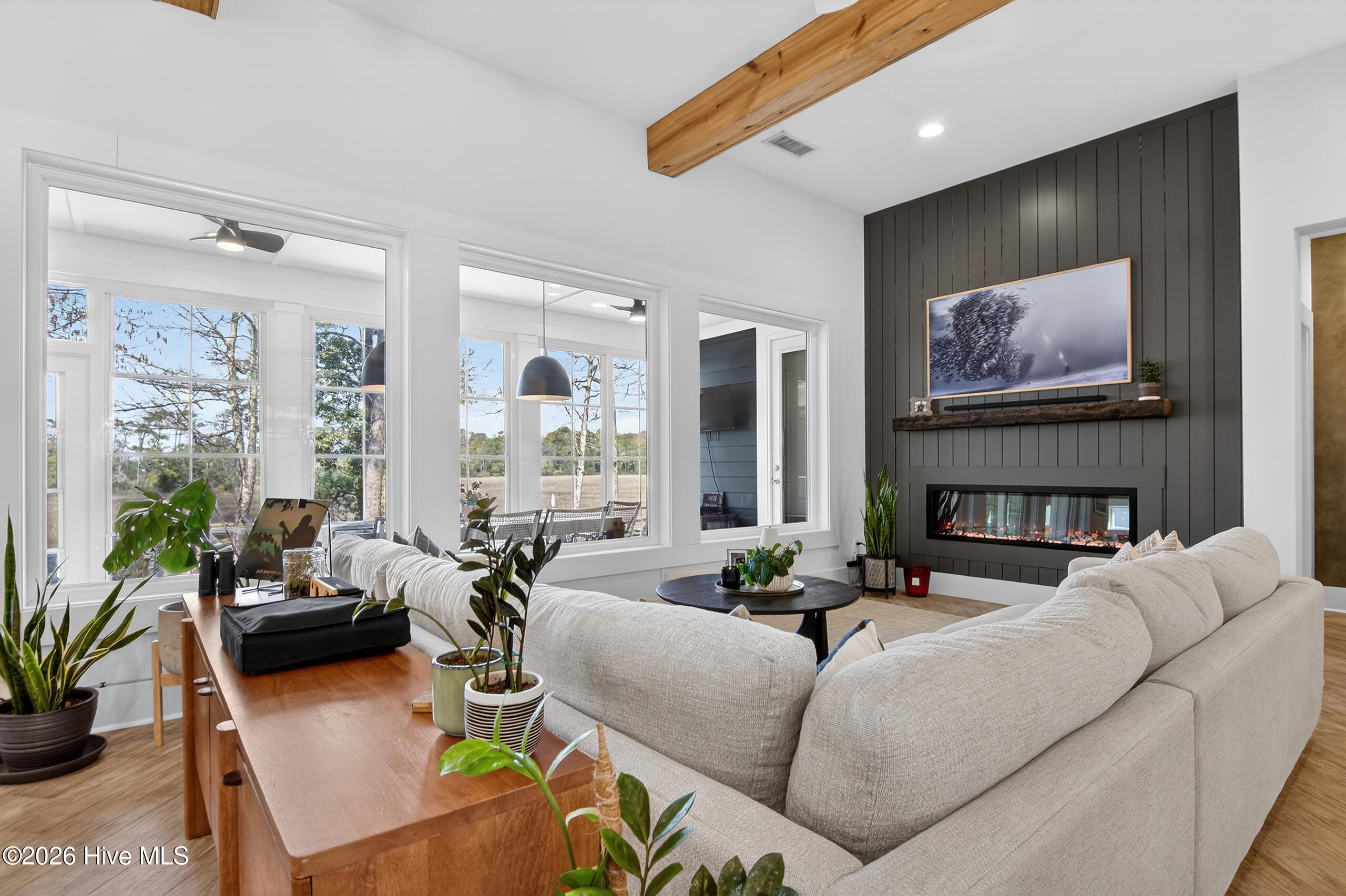 100565321 | Photo 18