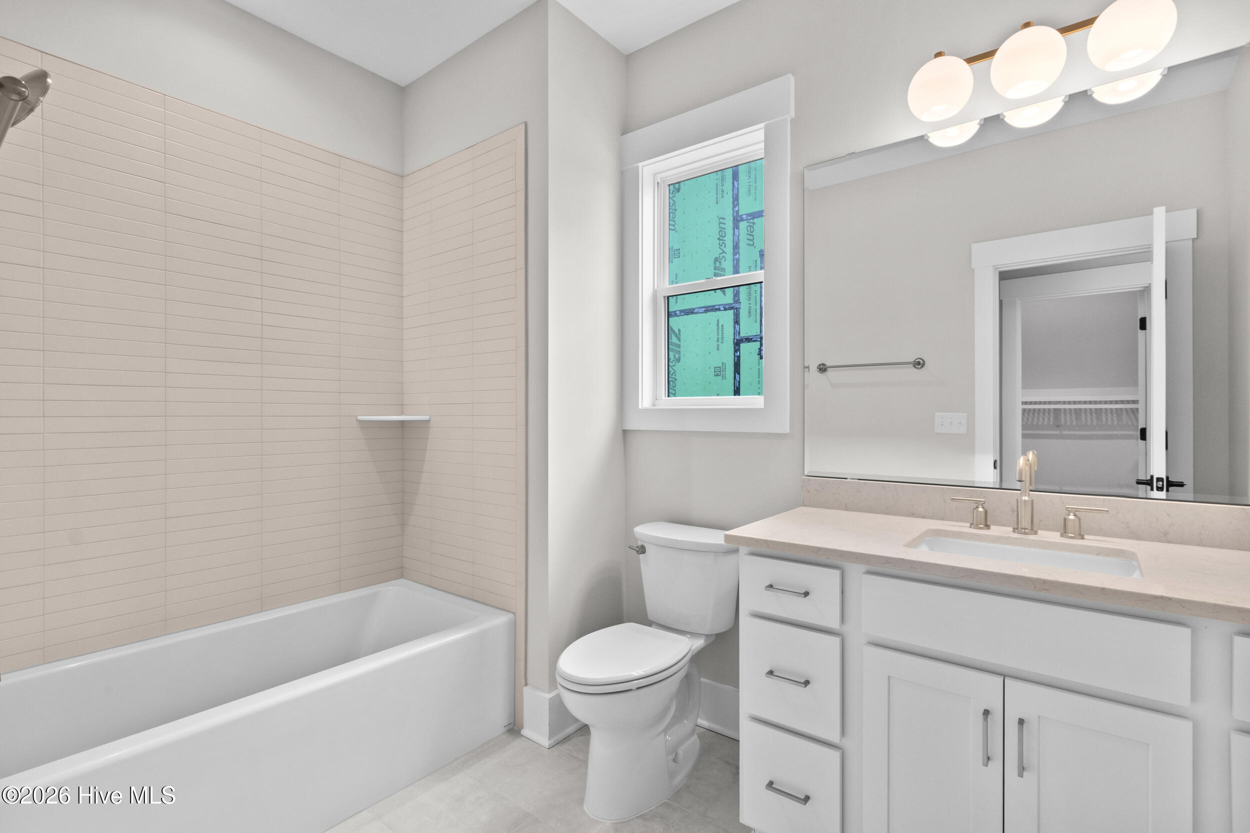 100568514 | Photo 36