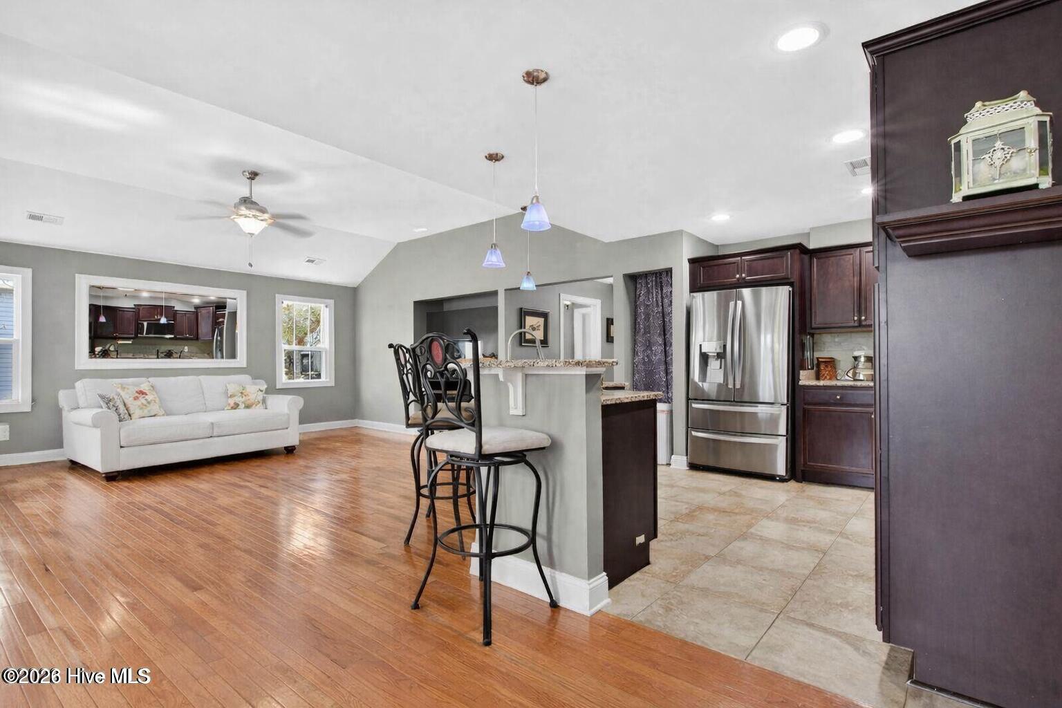 100561727 | Photo 11