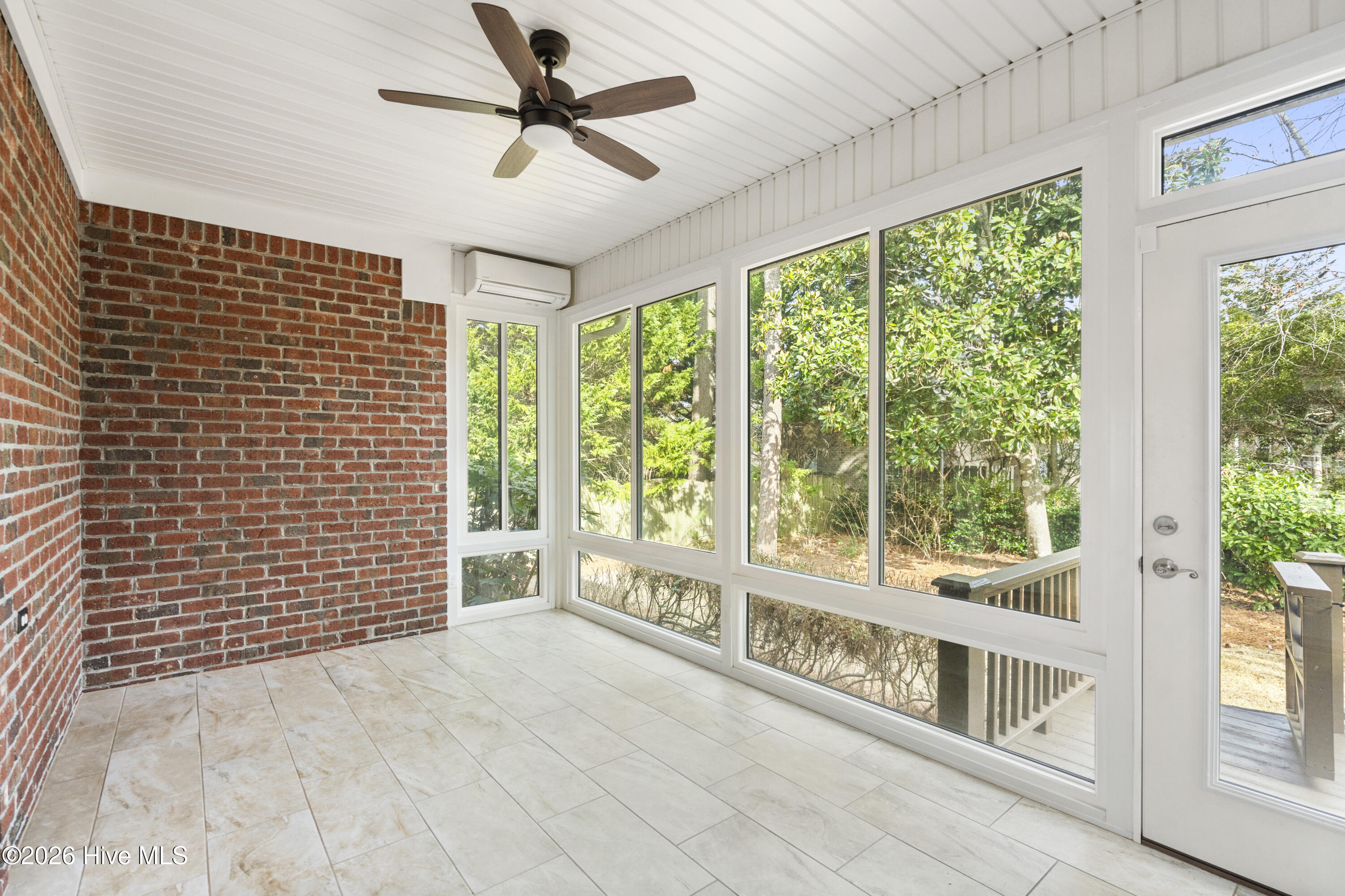 100550705 | Photo 39