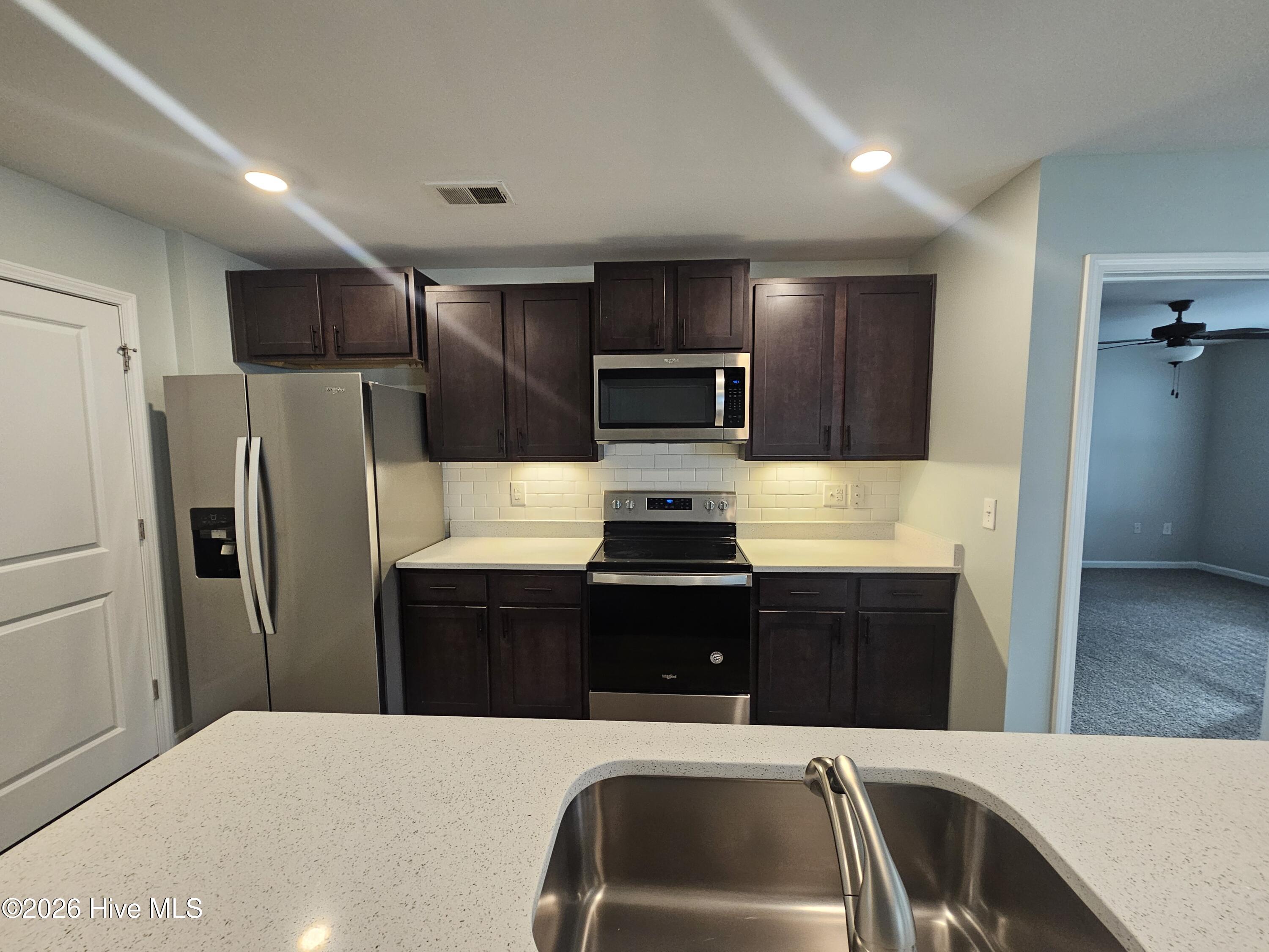 100556834 | Photo 11