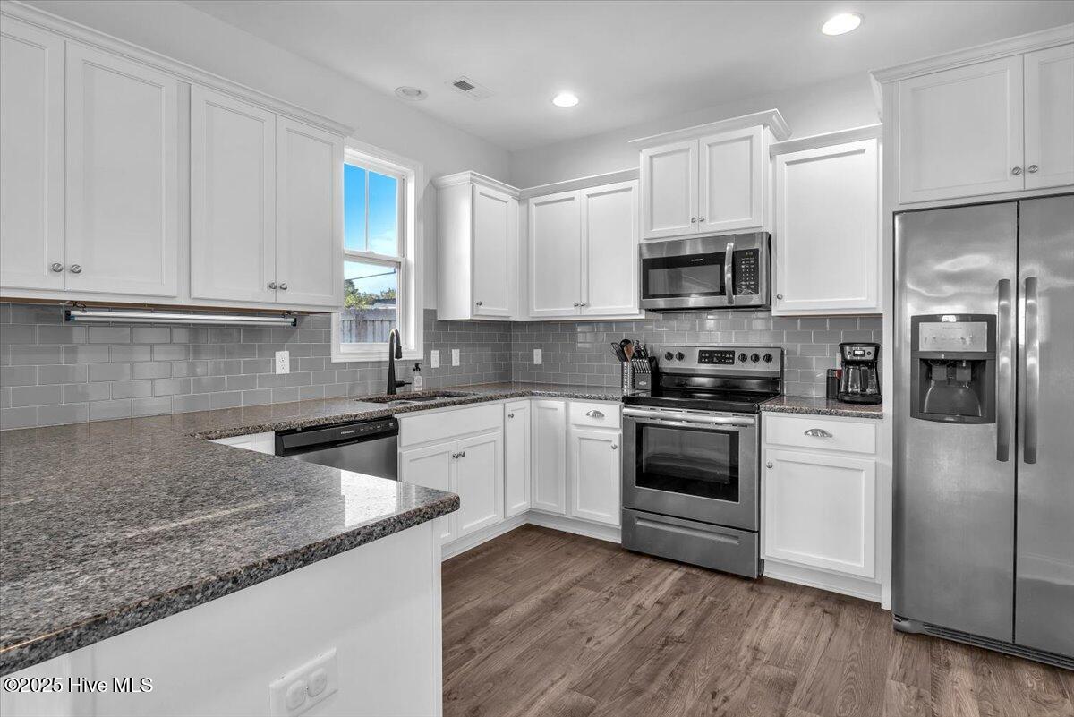 100532836 | Photo 11