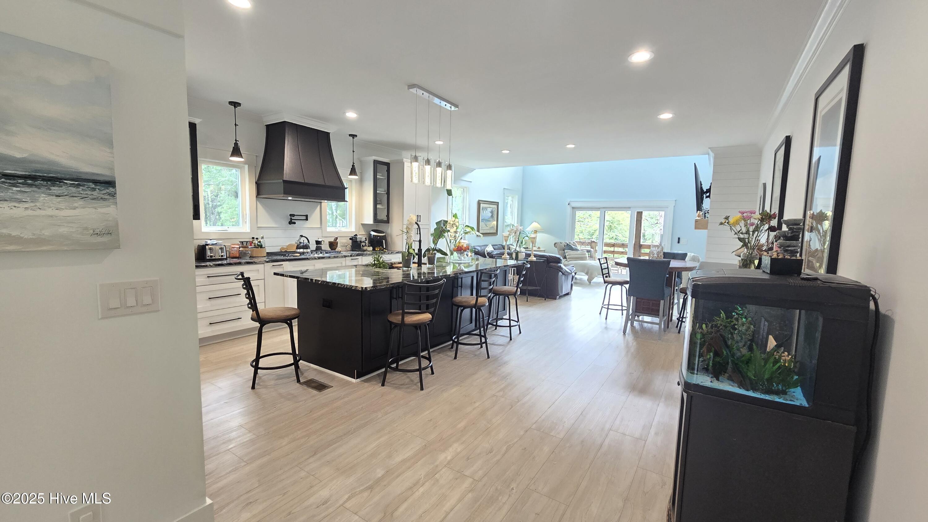 100547303 | Photo 11