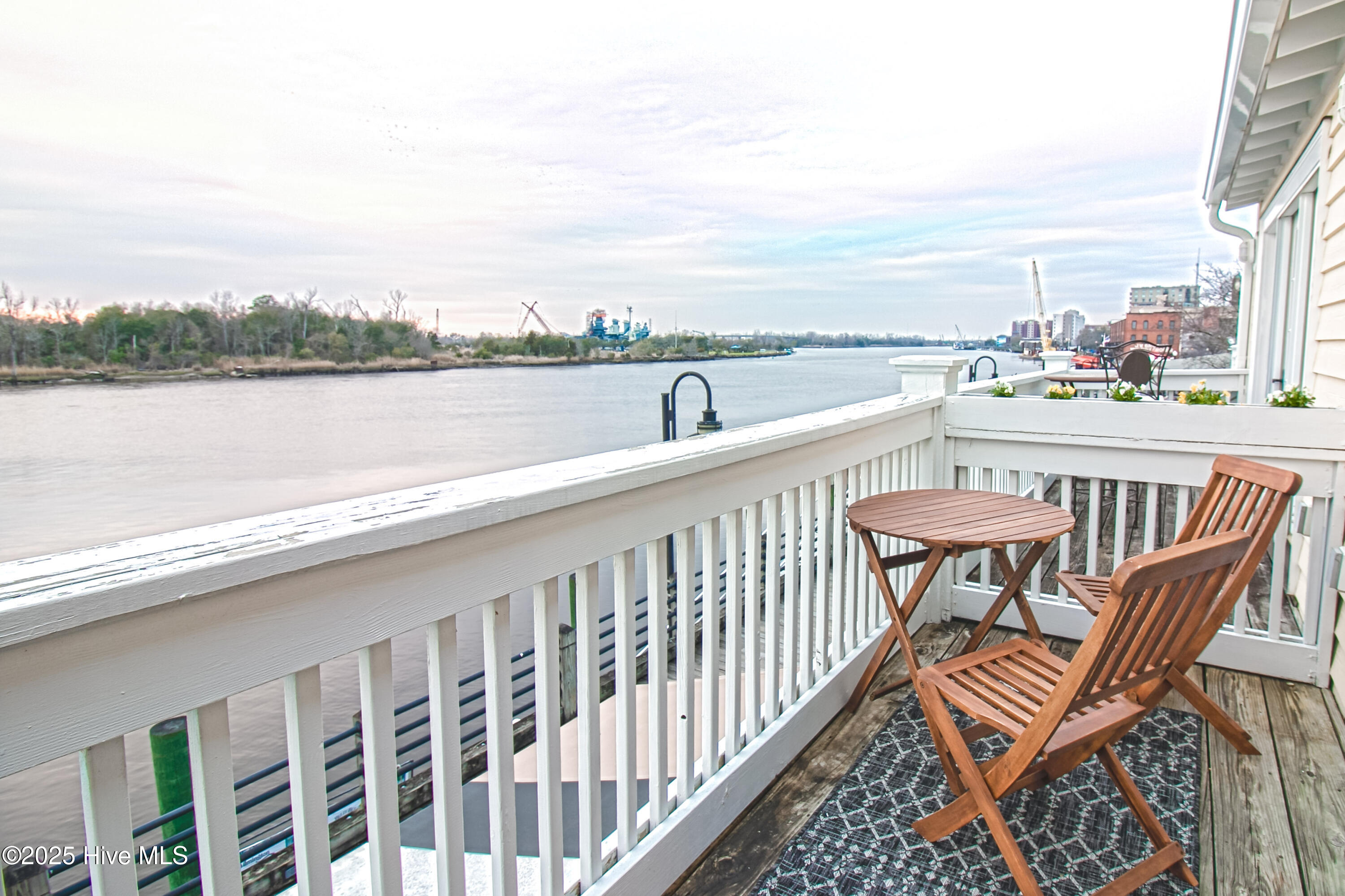 100545473 | Photo 10