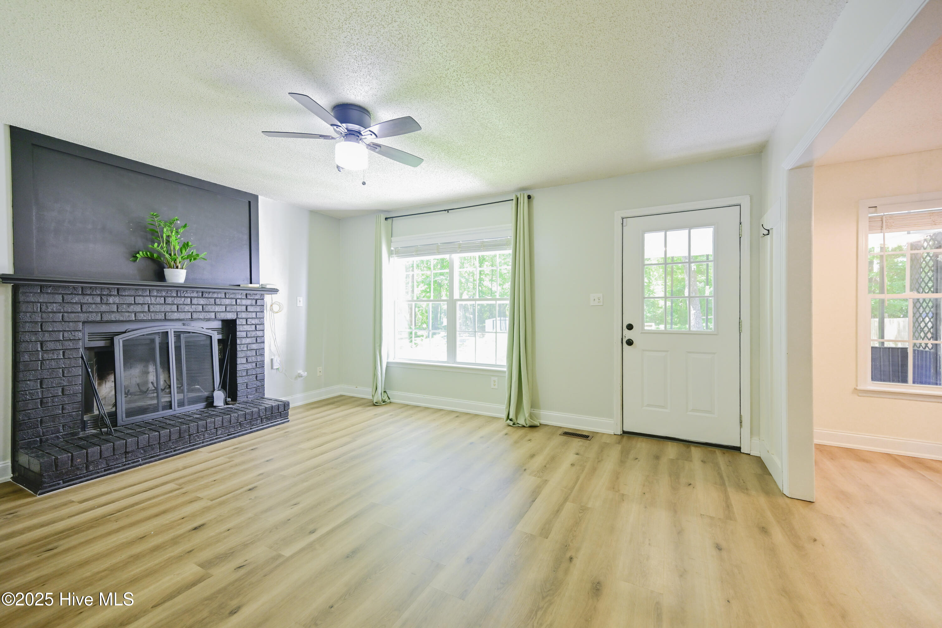 100523748 | Photo 10