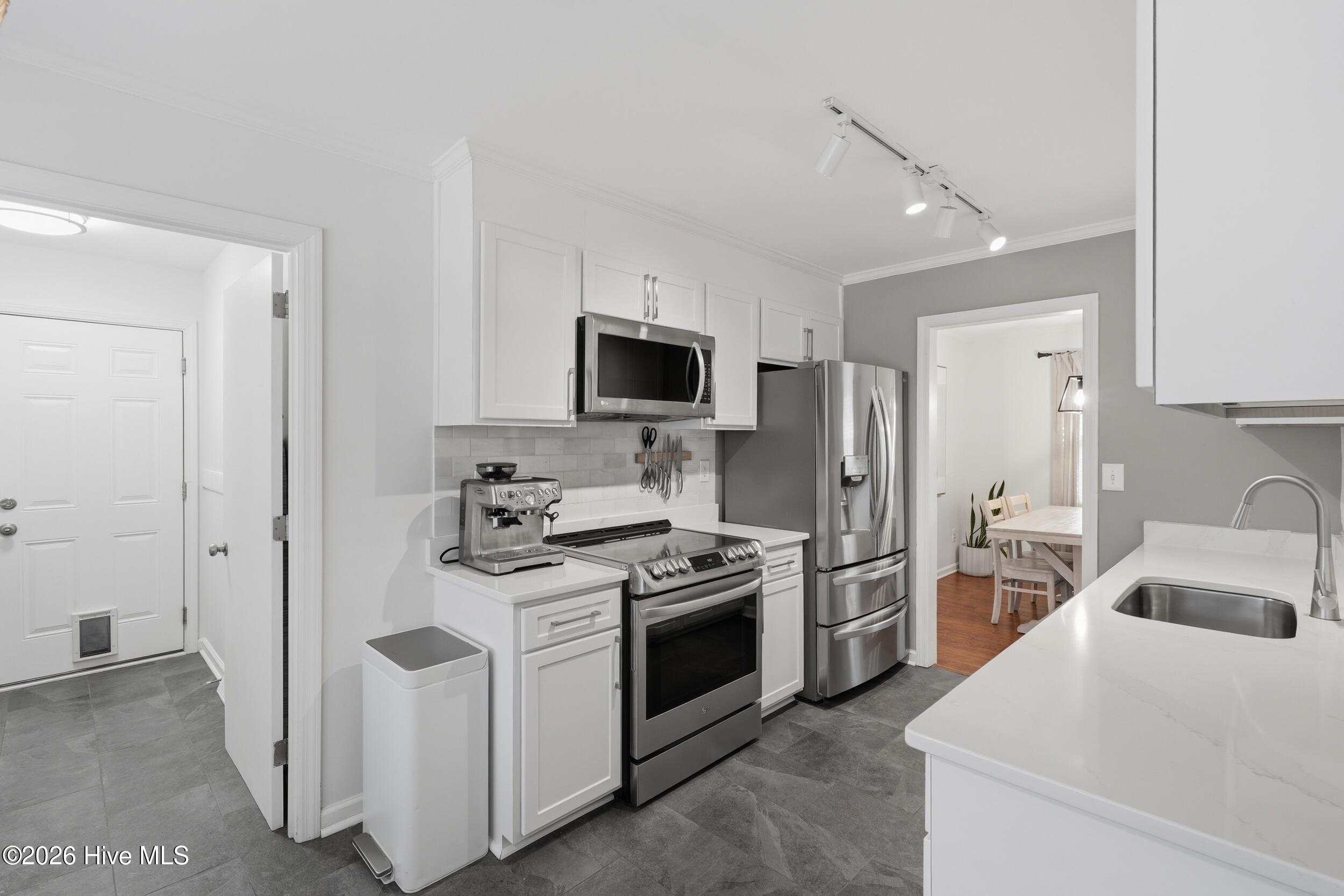 100561362 | Photo 17