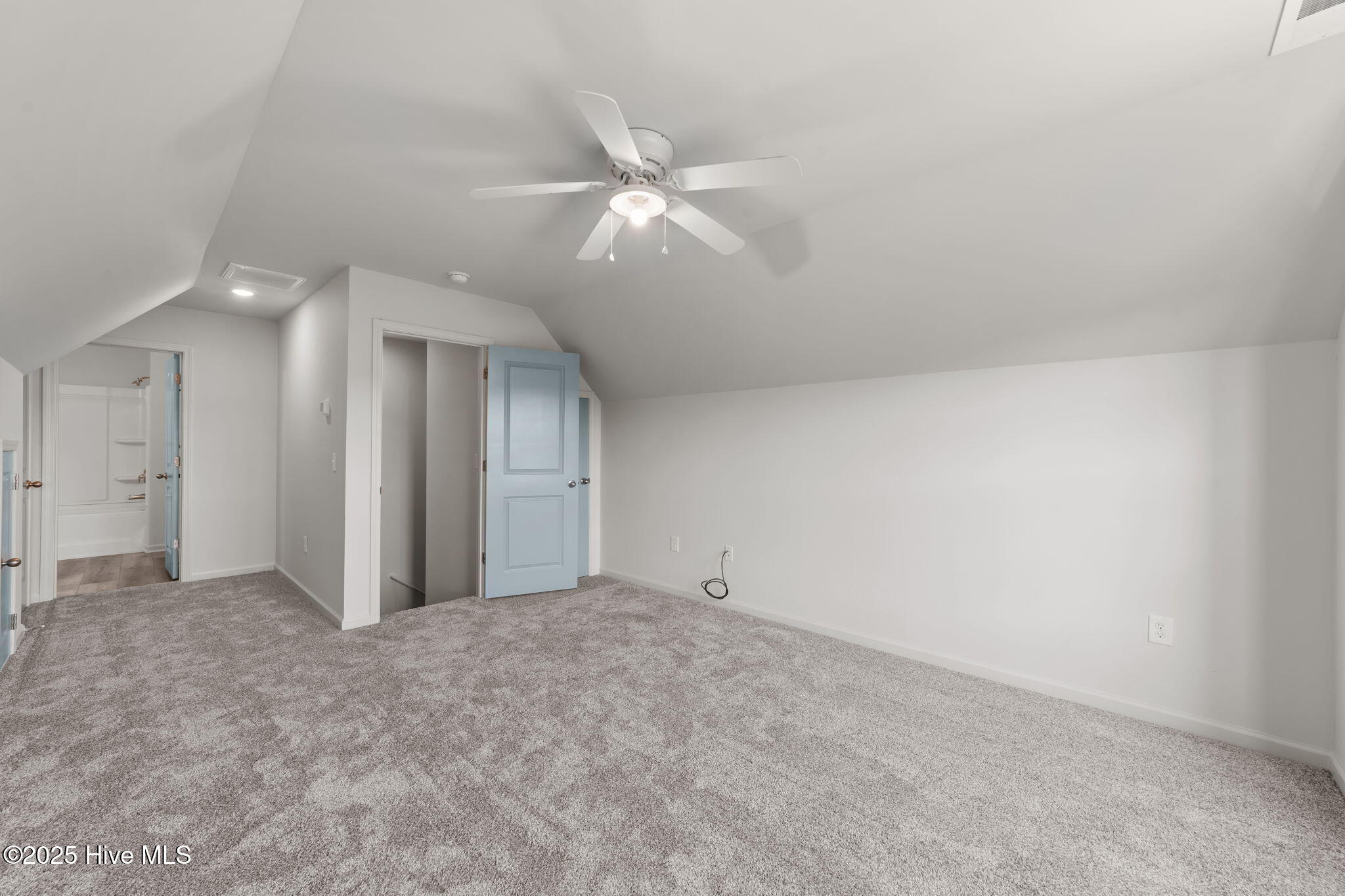 100533102 | Photo 29