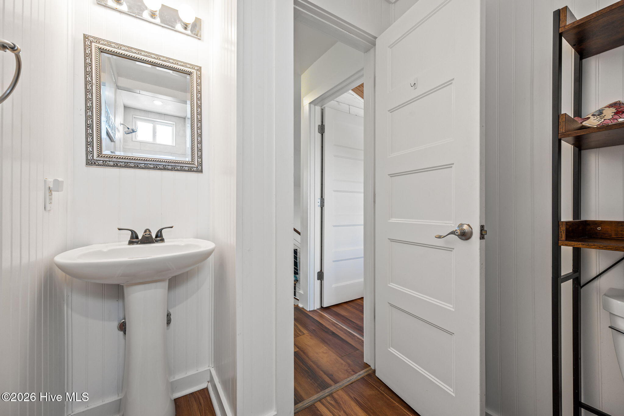 100569137 | Photo 53