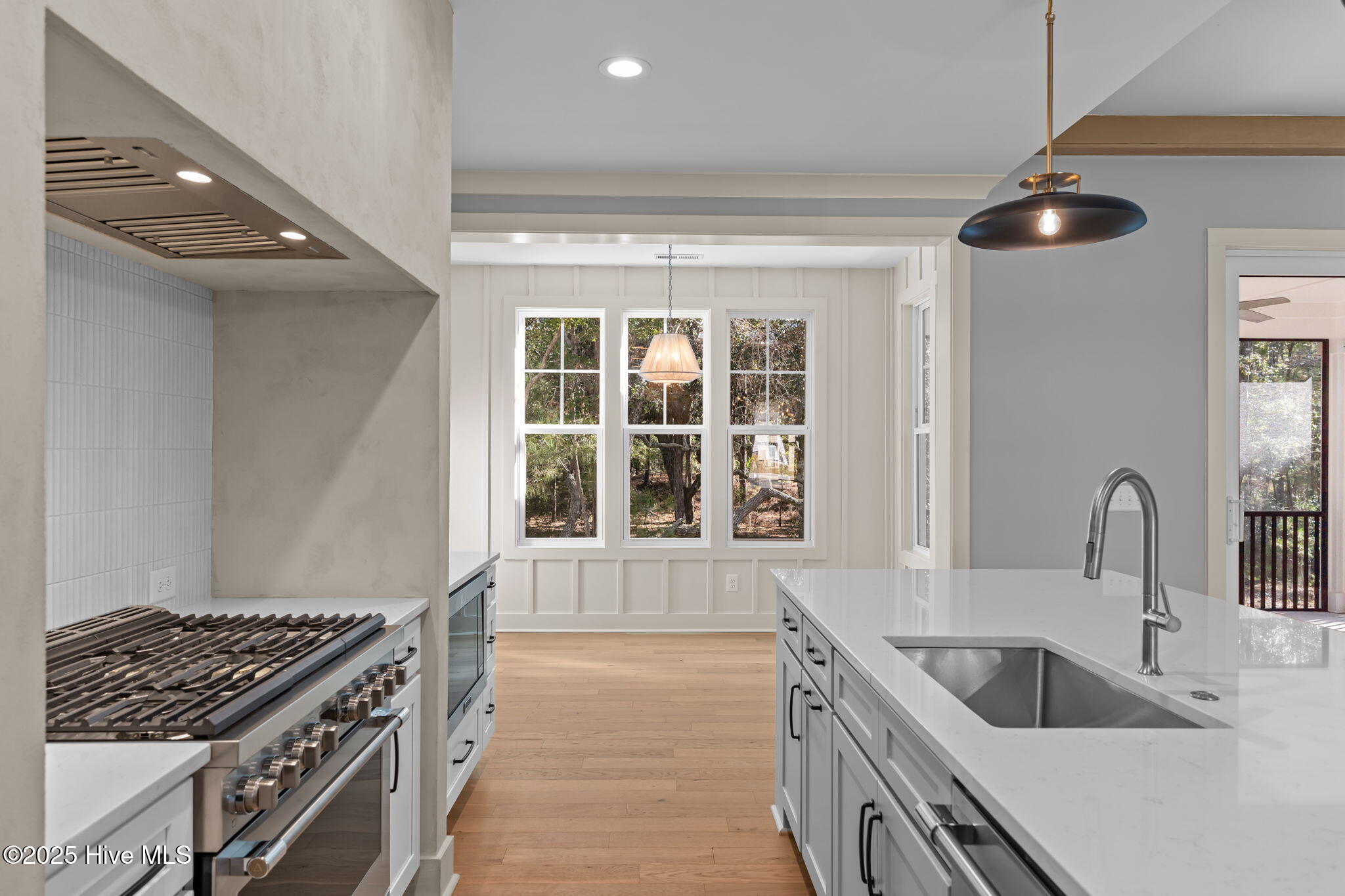 100532688 | Photo 16