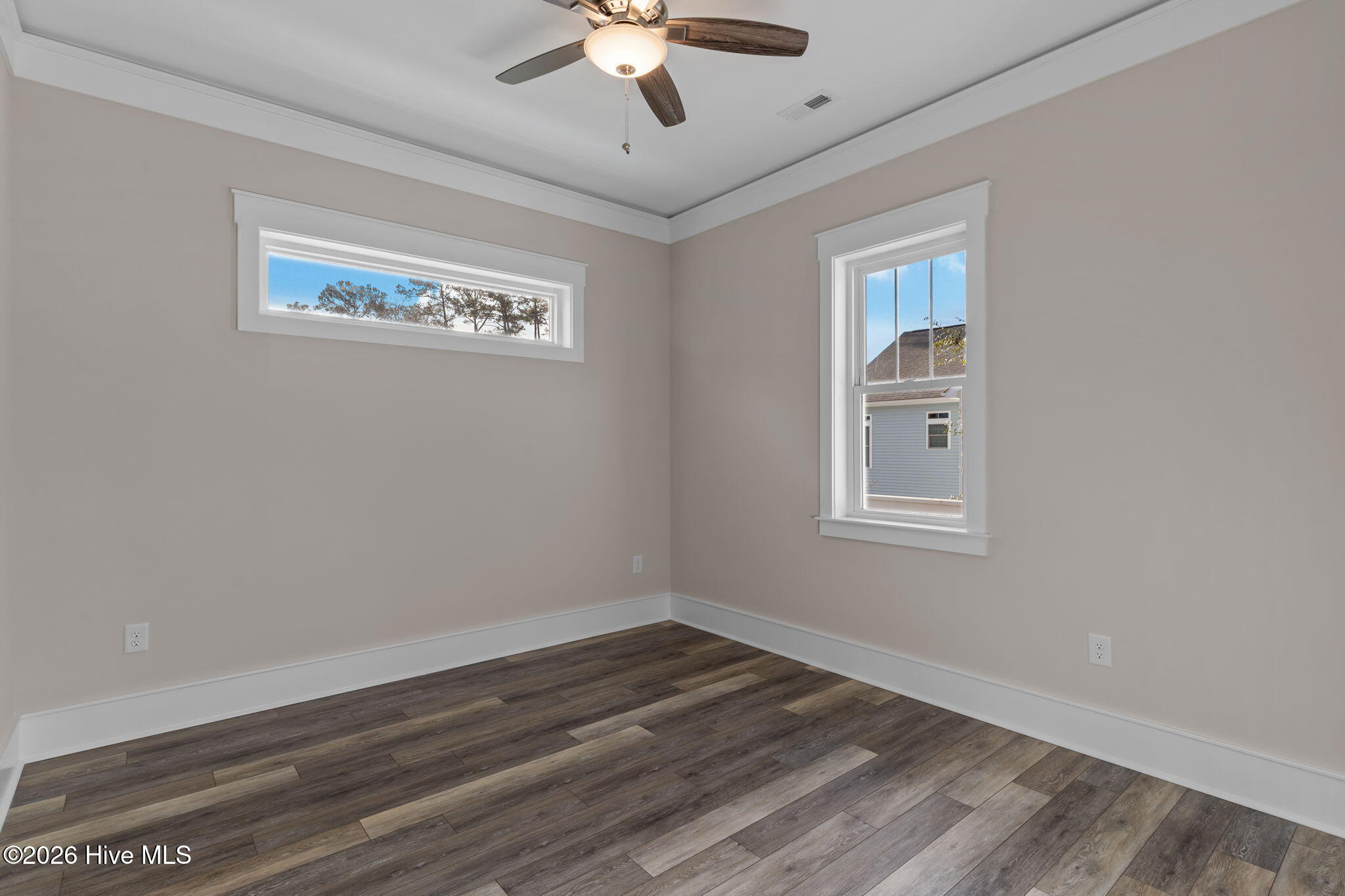 100561647 | Photo 31