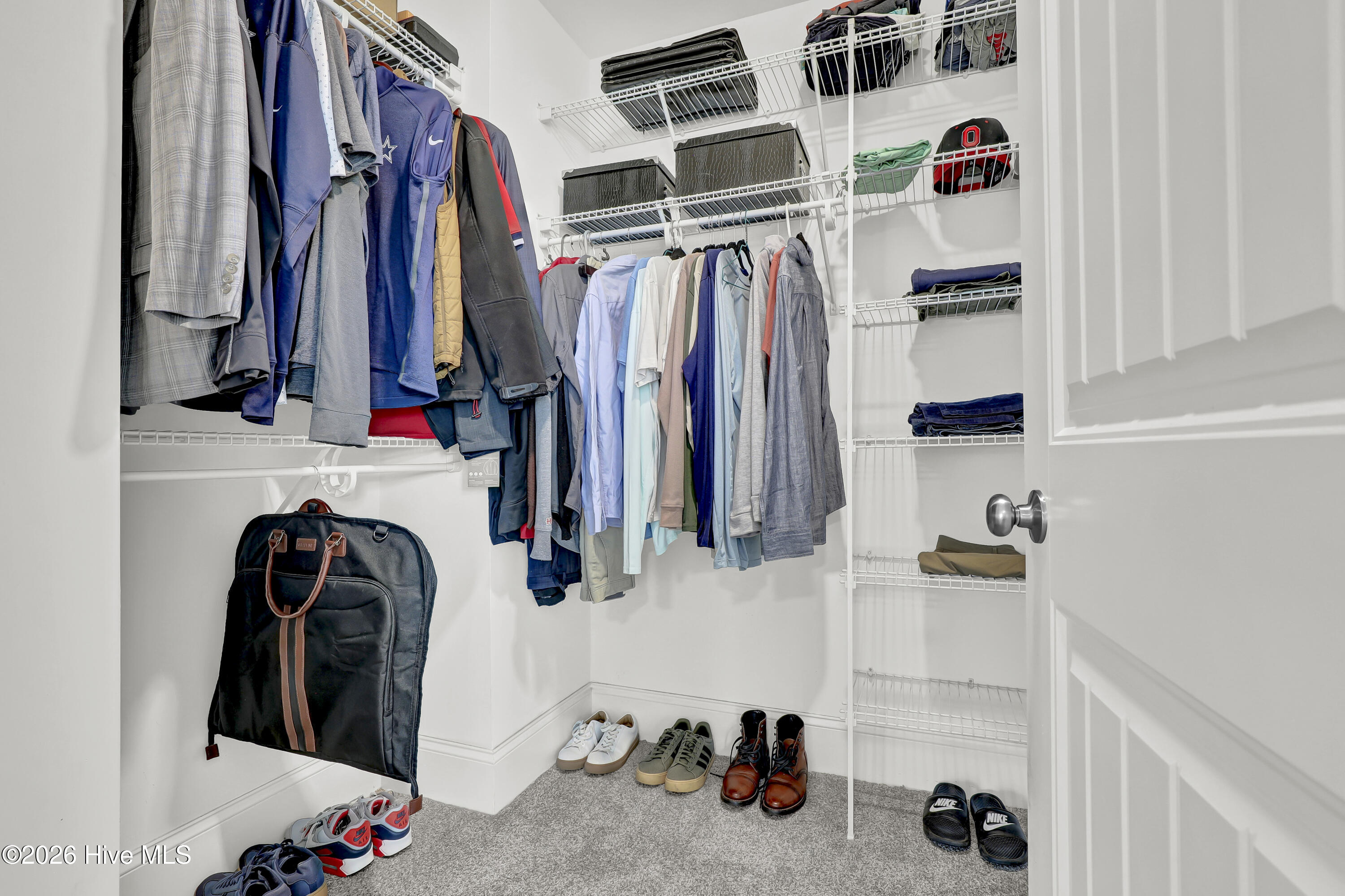 100569248 | Photo 32