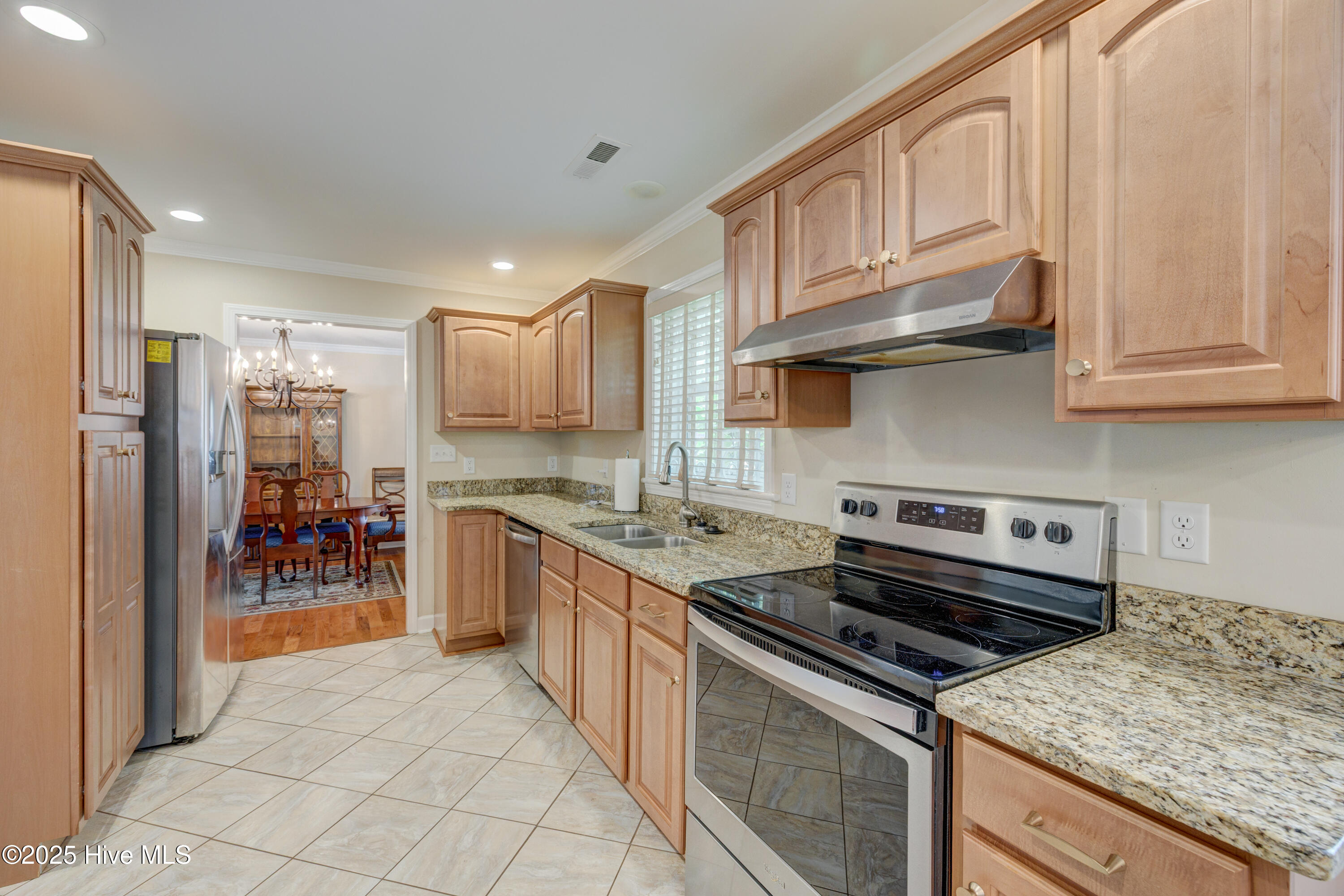 100523931 | Photo 15