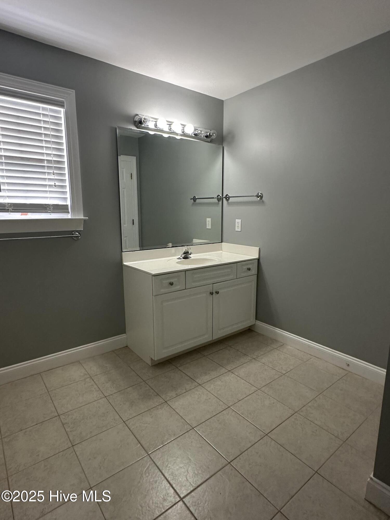 100524744 | Photo 28