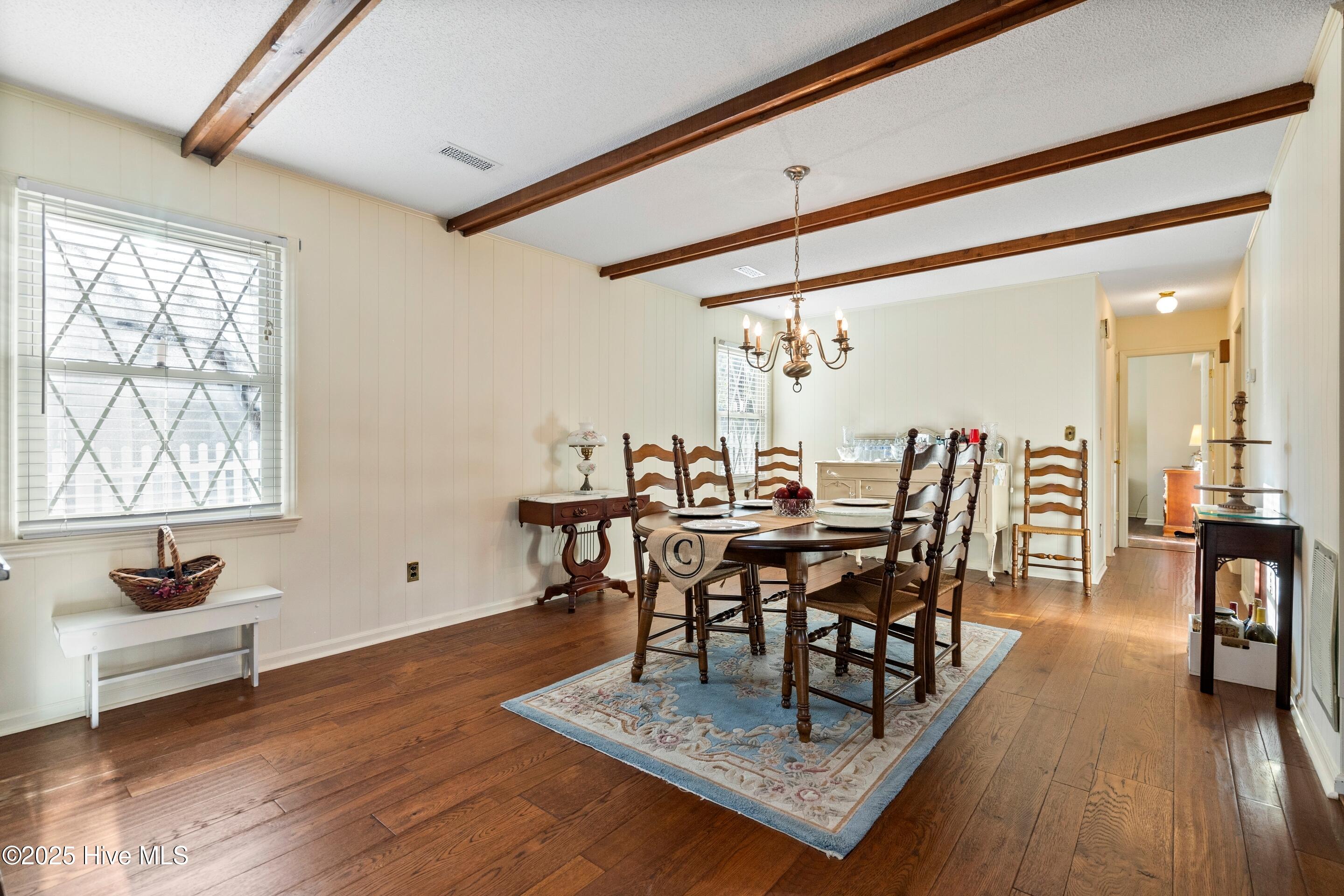 100548046 | Photo 22