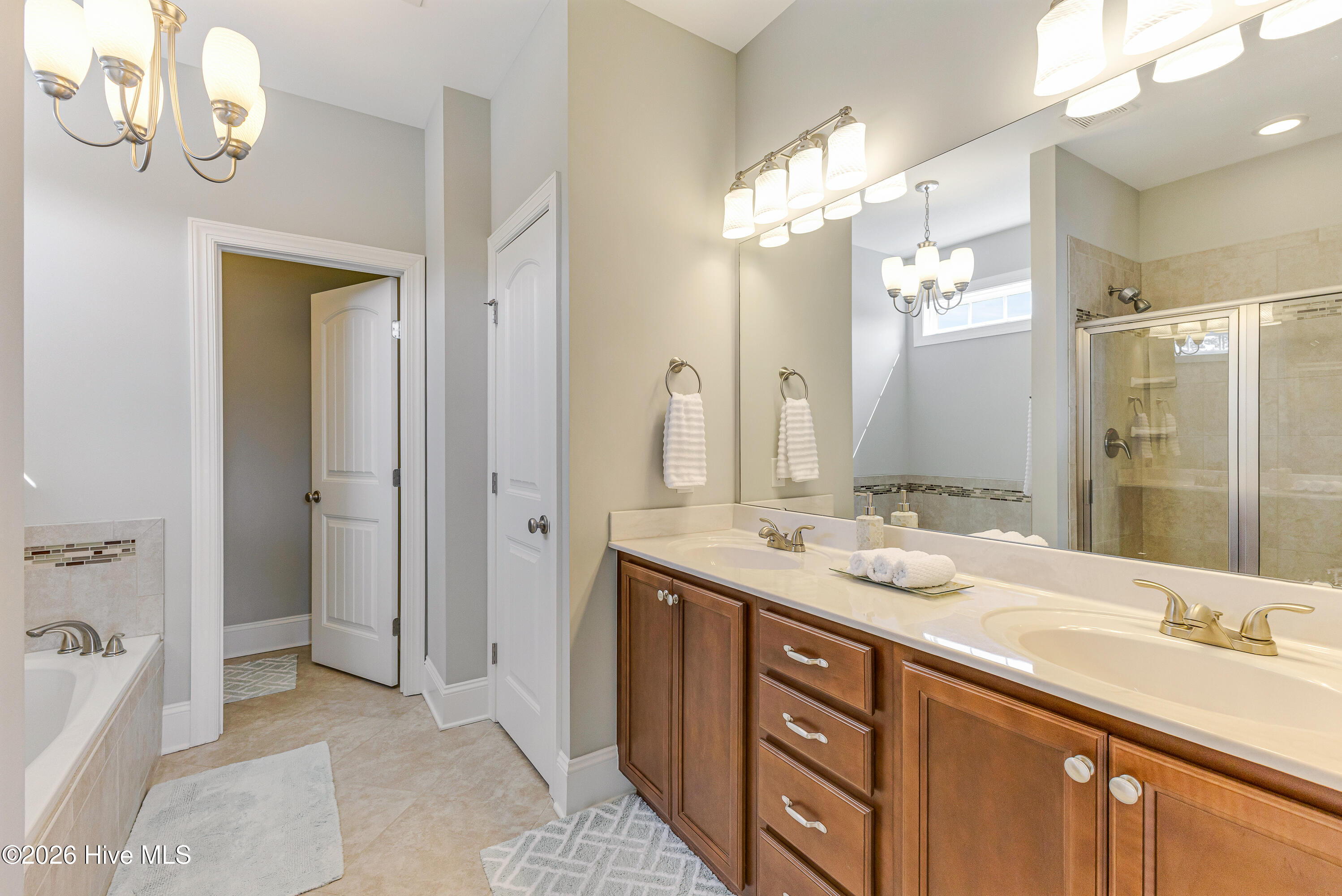 100553898 | Photo 22