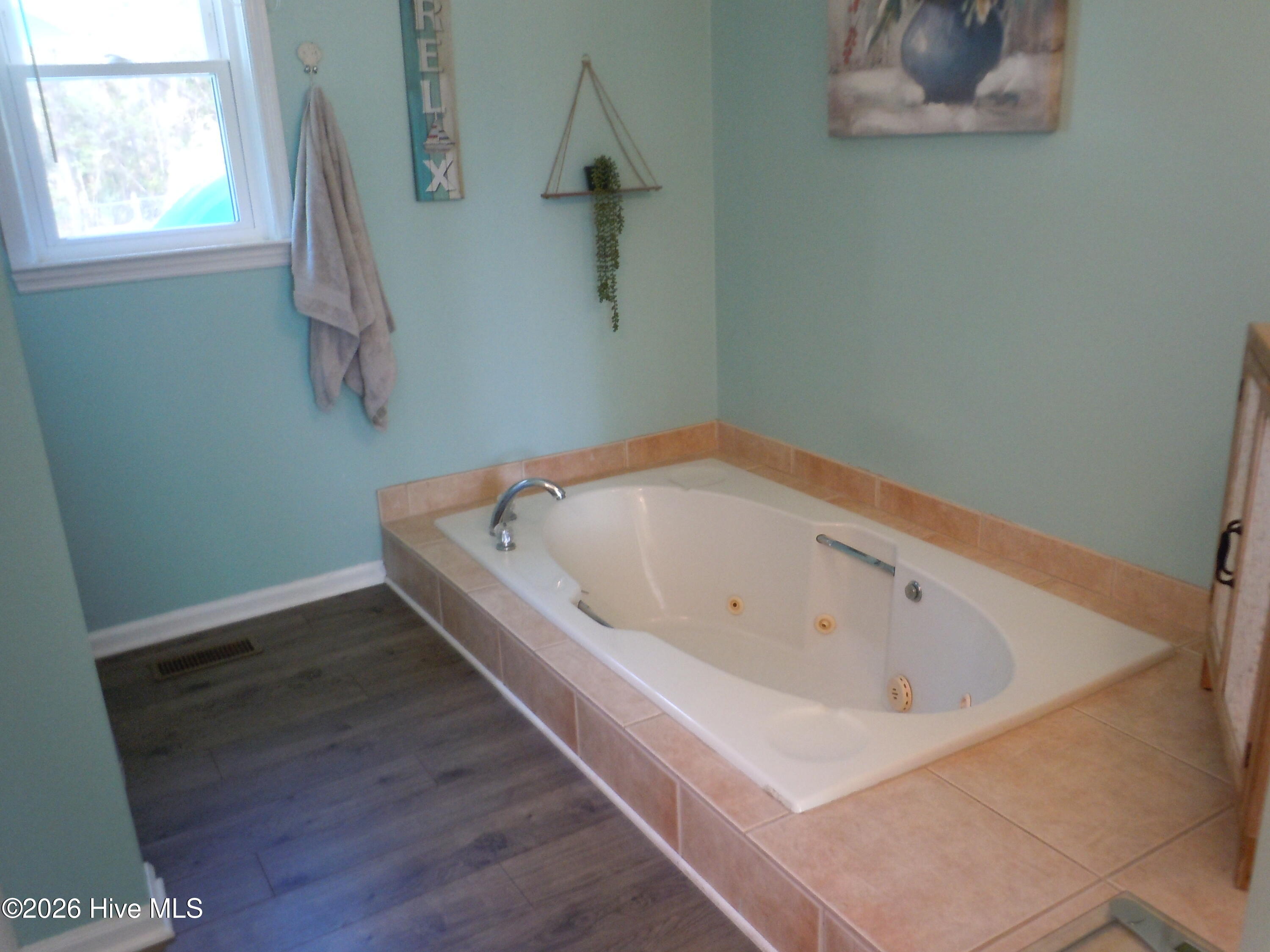 100565129 | Photo 24