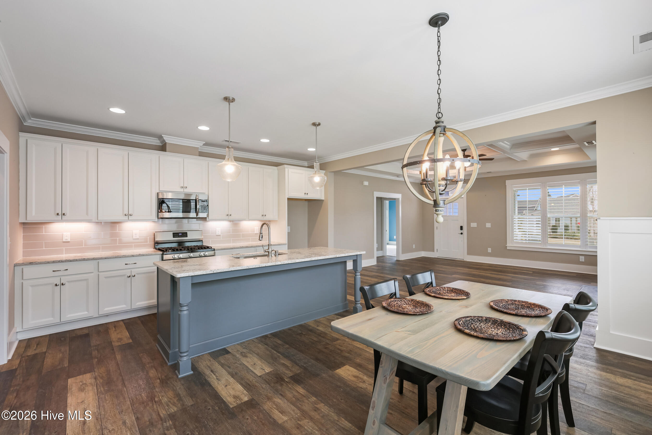 100560920 | Photo 14