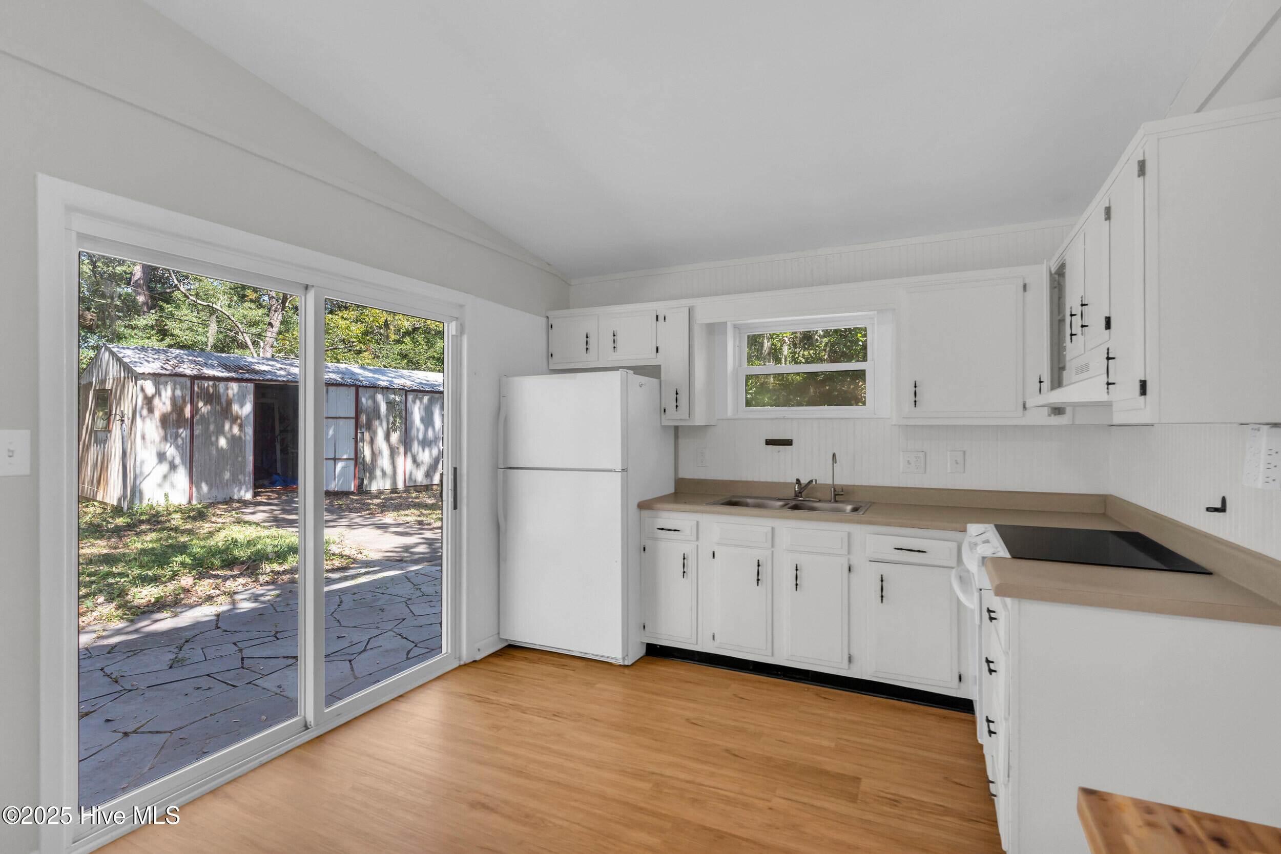 100532133 | Photo 35