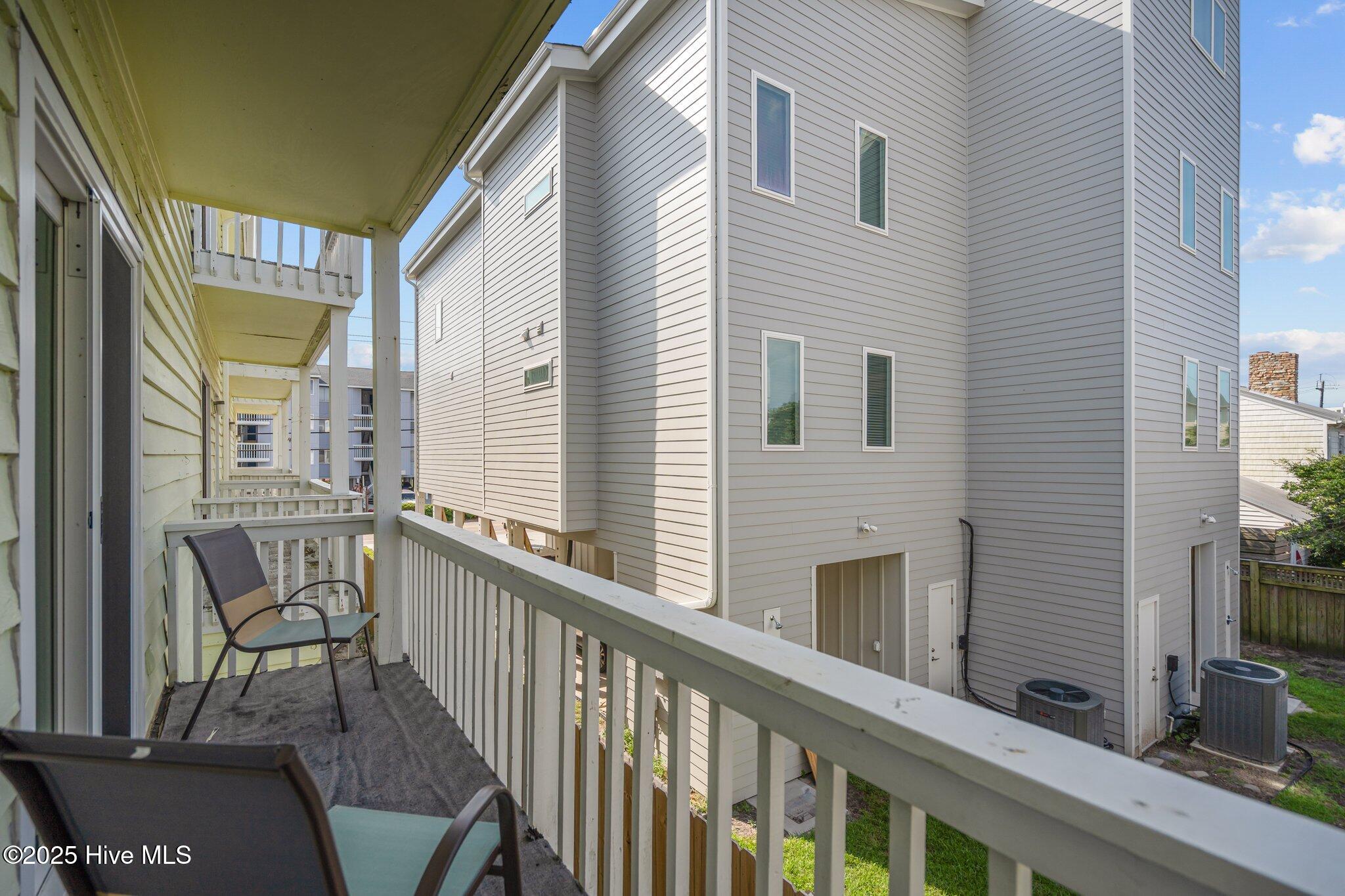 100518077 | Photo 46