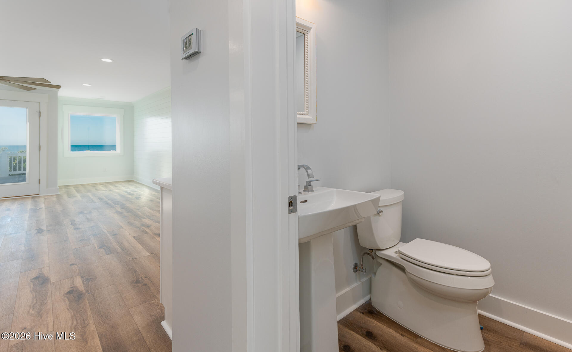 100568096 | Photo 26