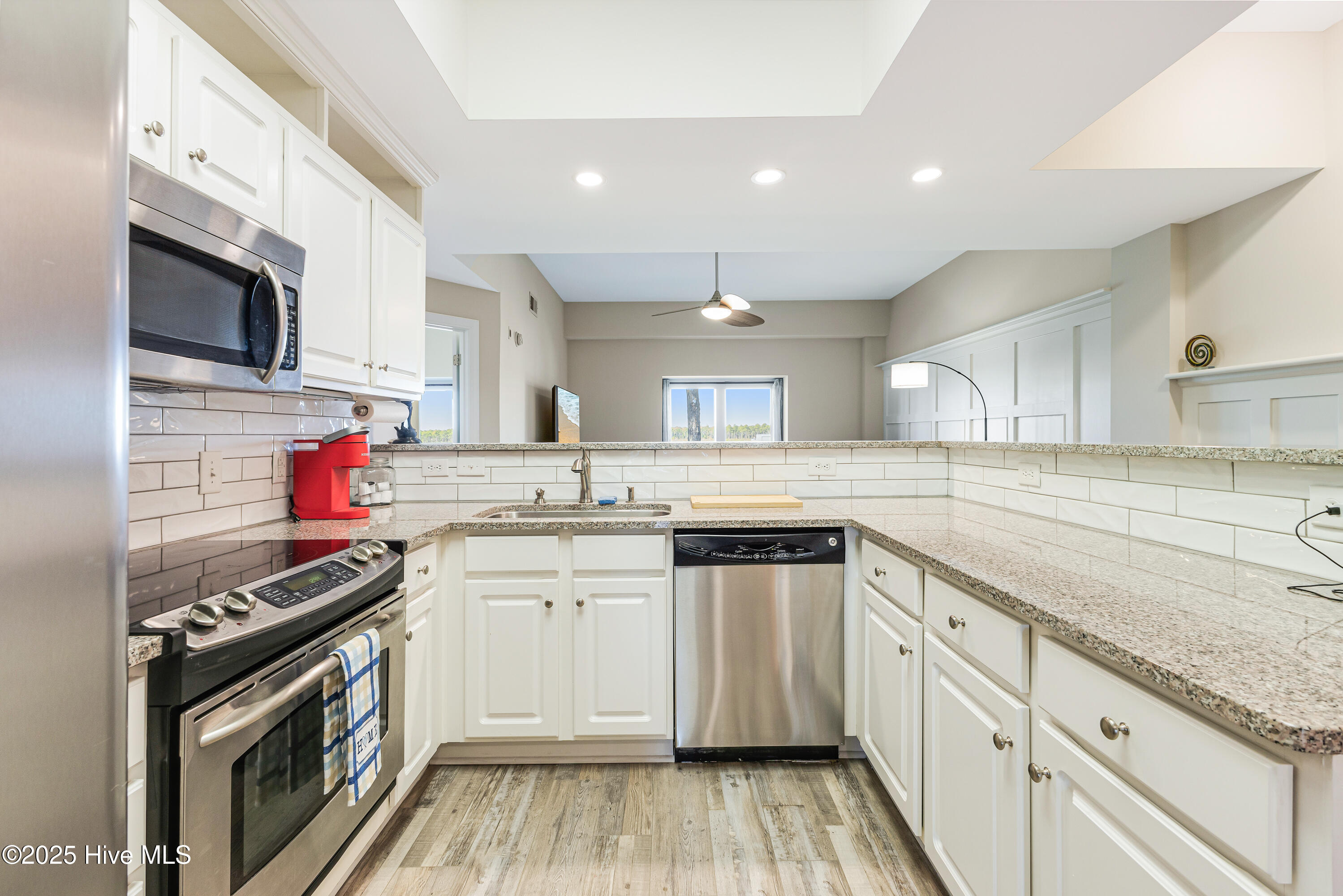 100558895 | Photo 14