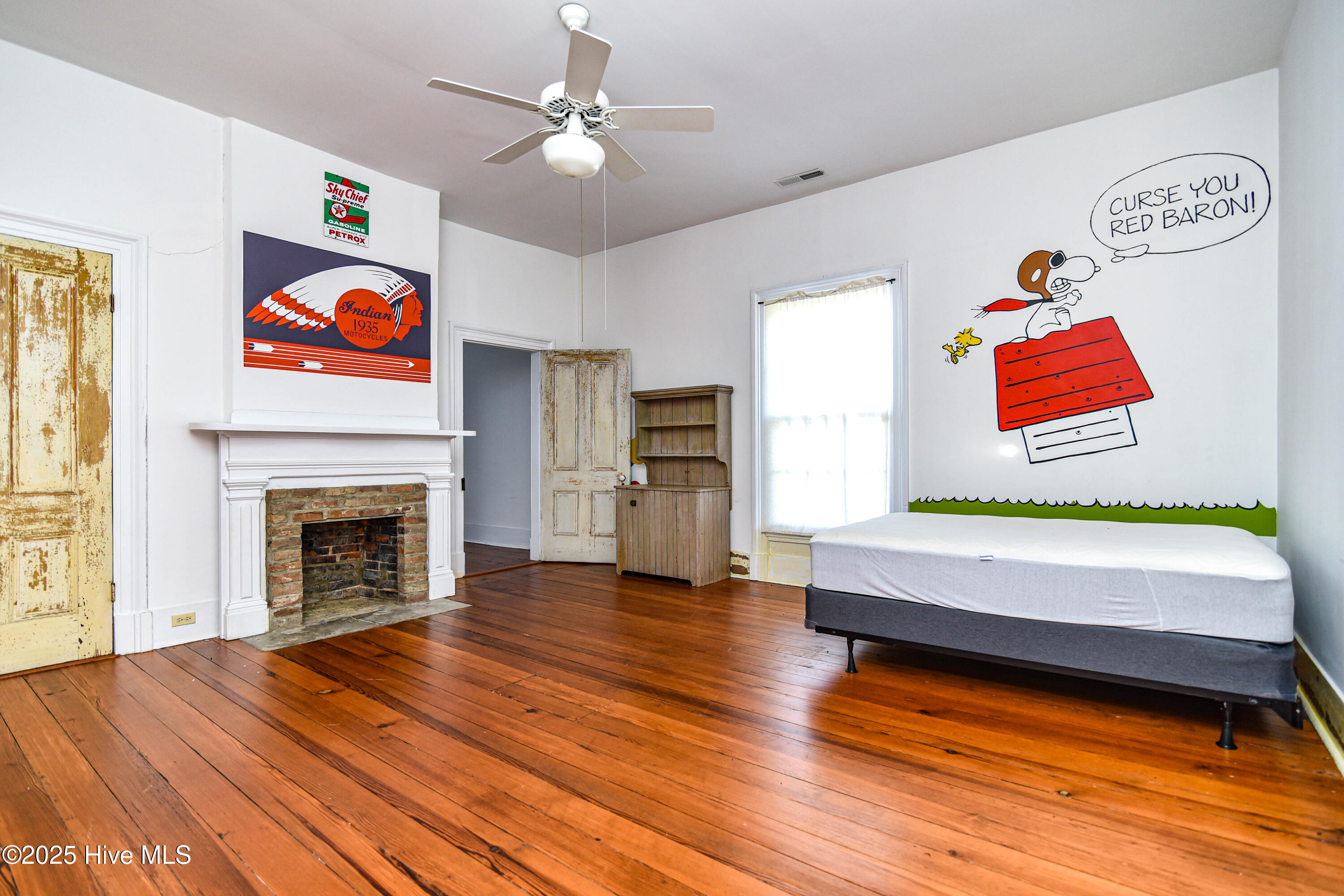 Bedroom 3 with Wonderbread and Snoopy