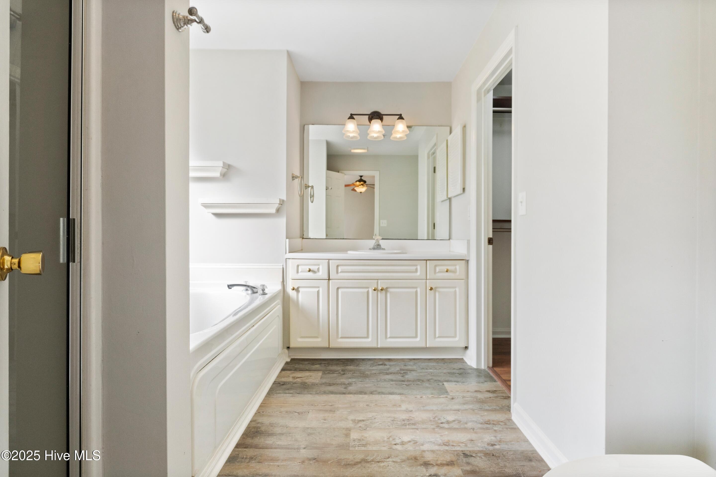 100543114 | Photo 22