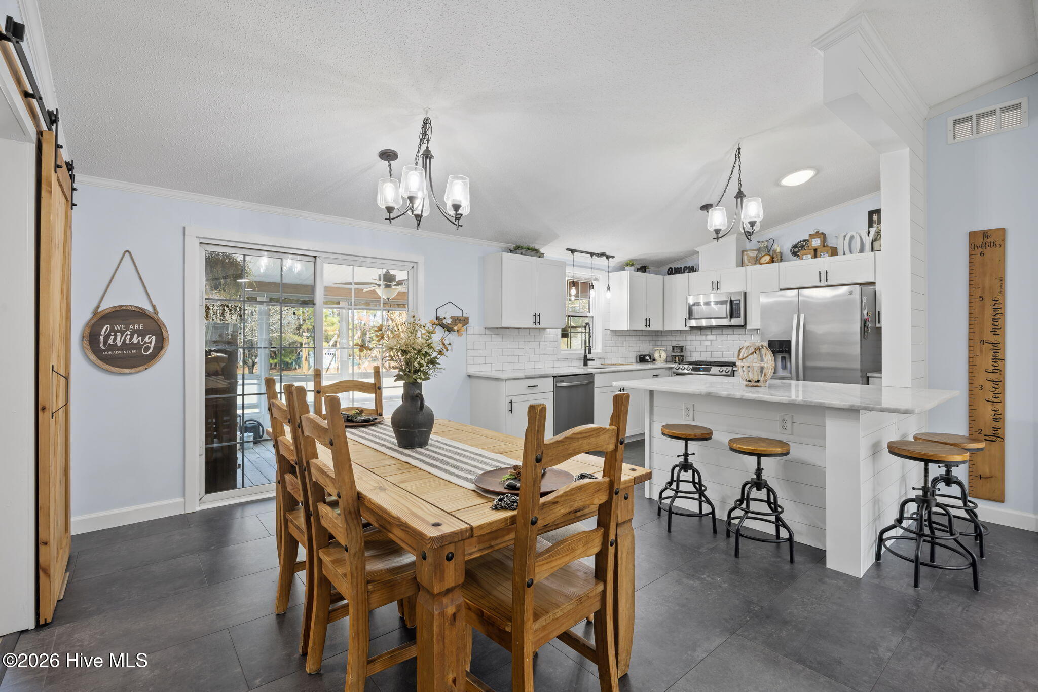 100560111 | Photo 13