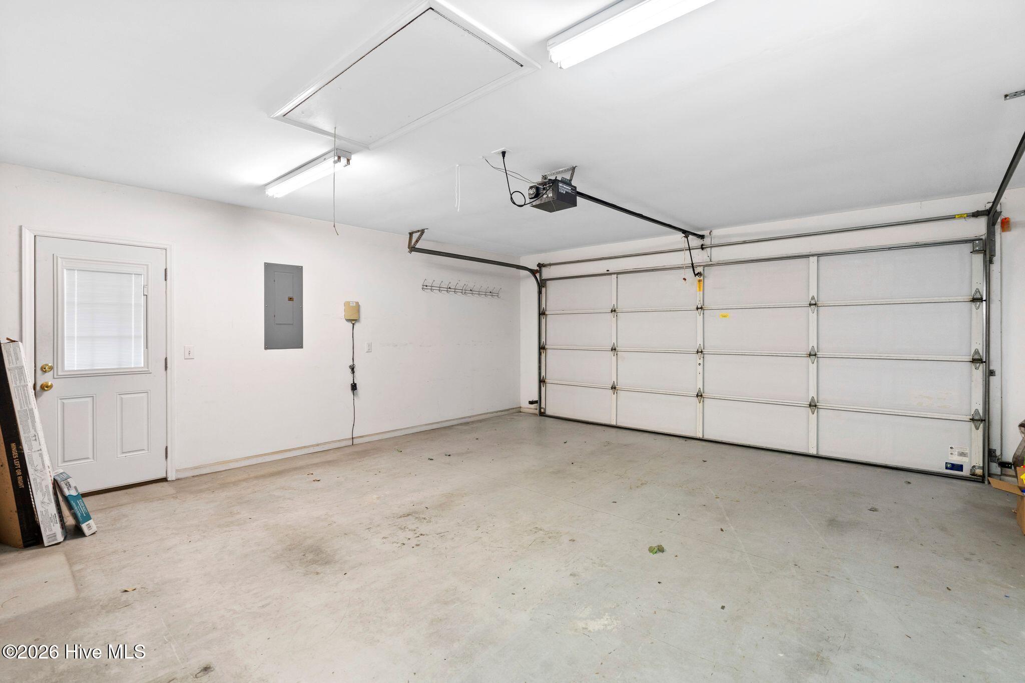 100558040 | Photo 38