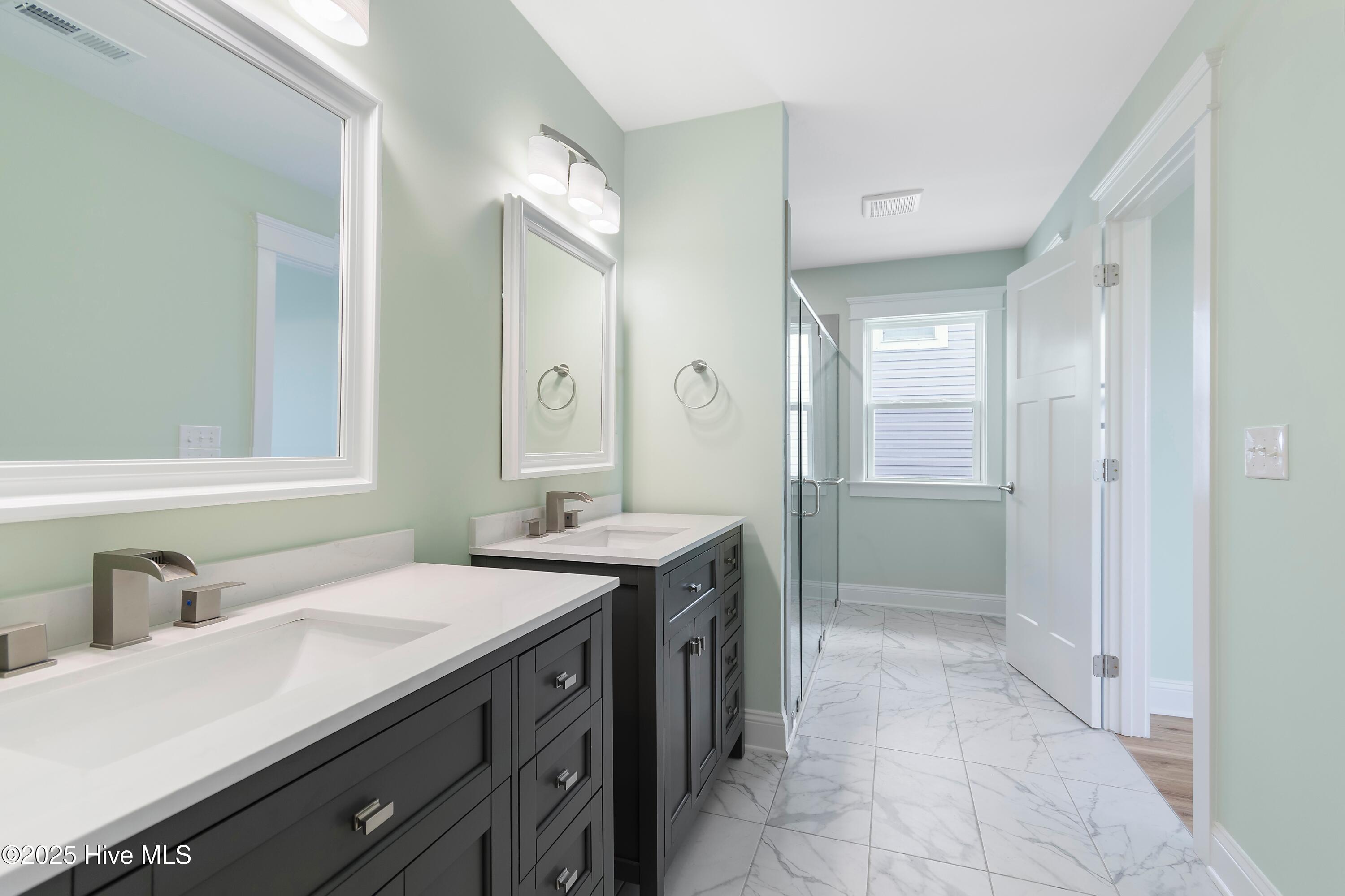 100549252 | Photo 39