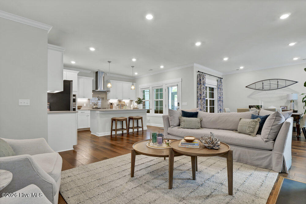 100558129 | Photo 25