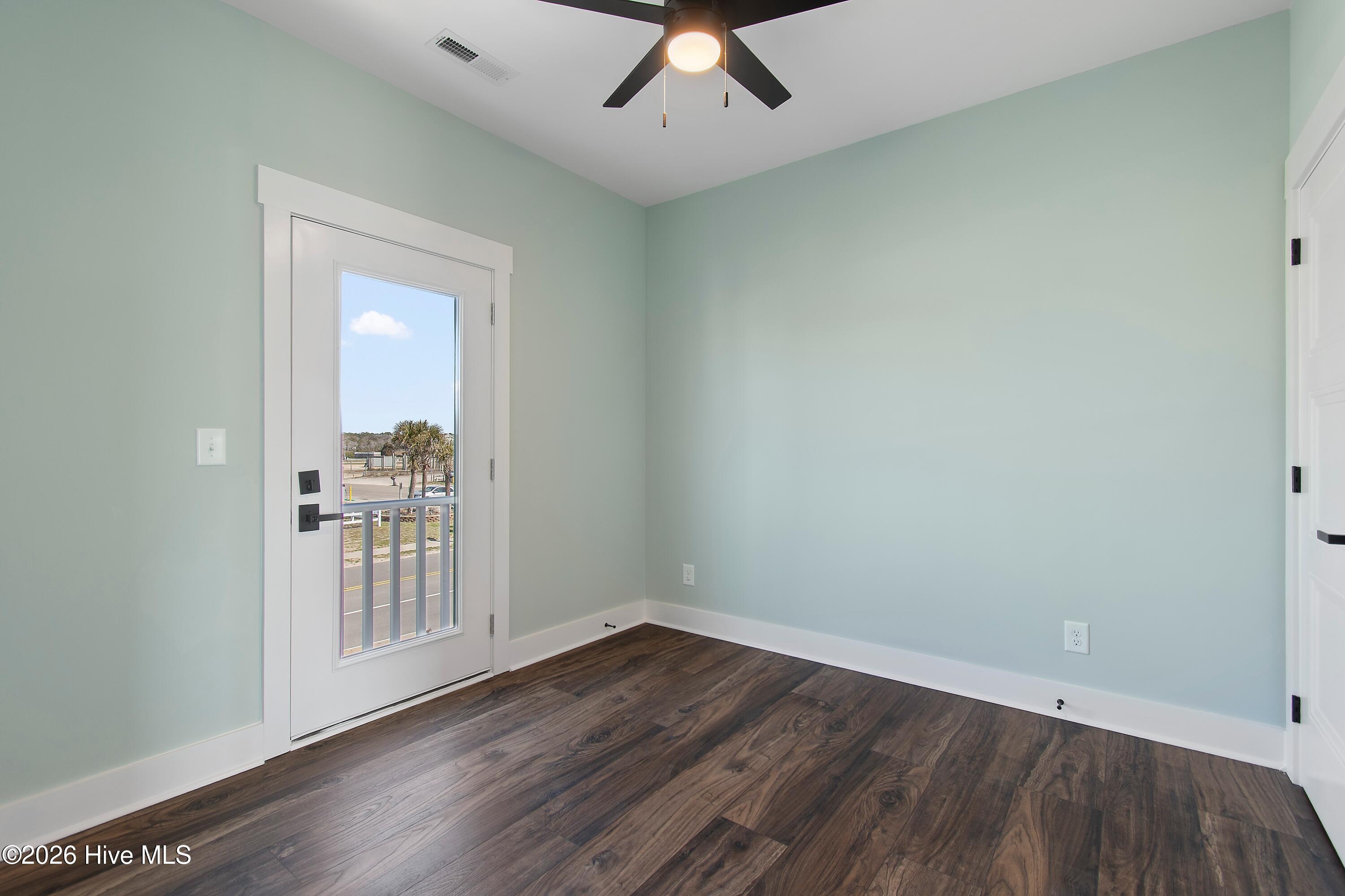 100525710 | Photo 46