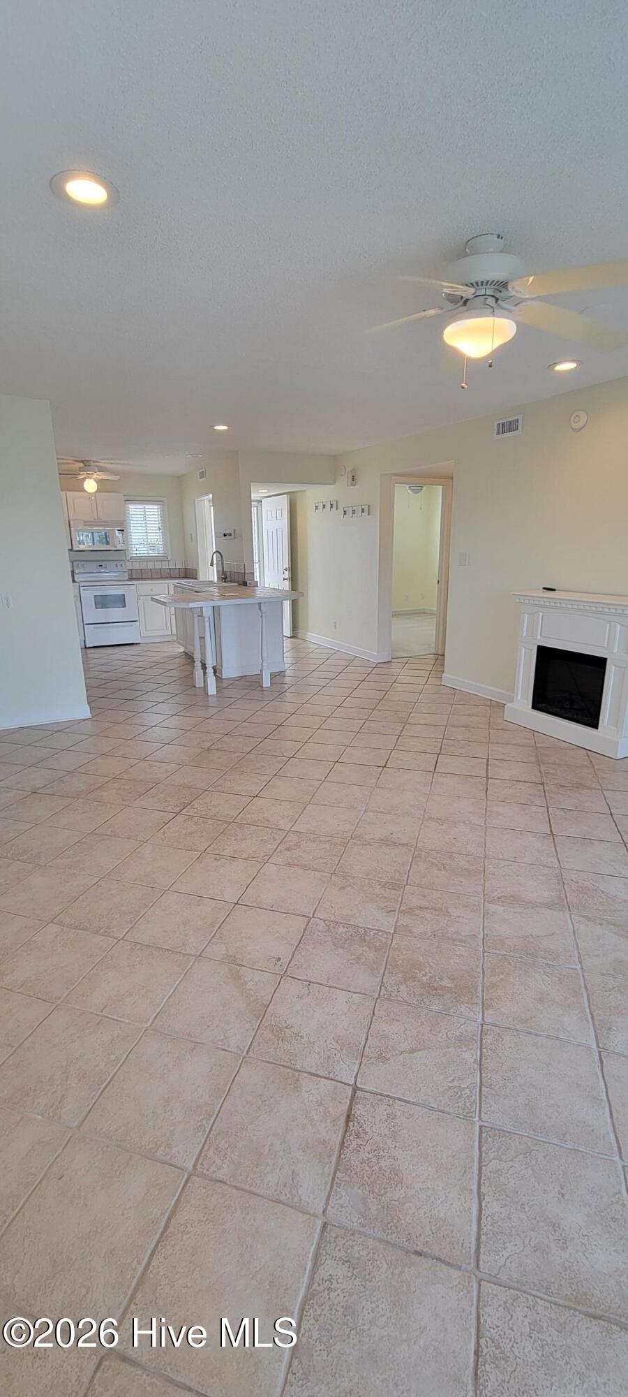 100550642 | Photo 16