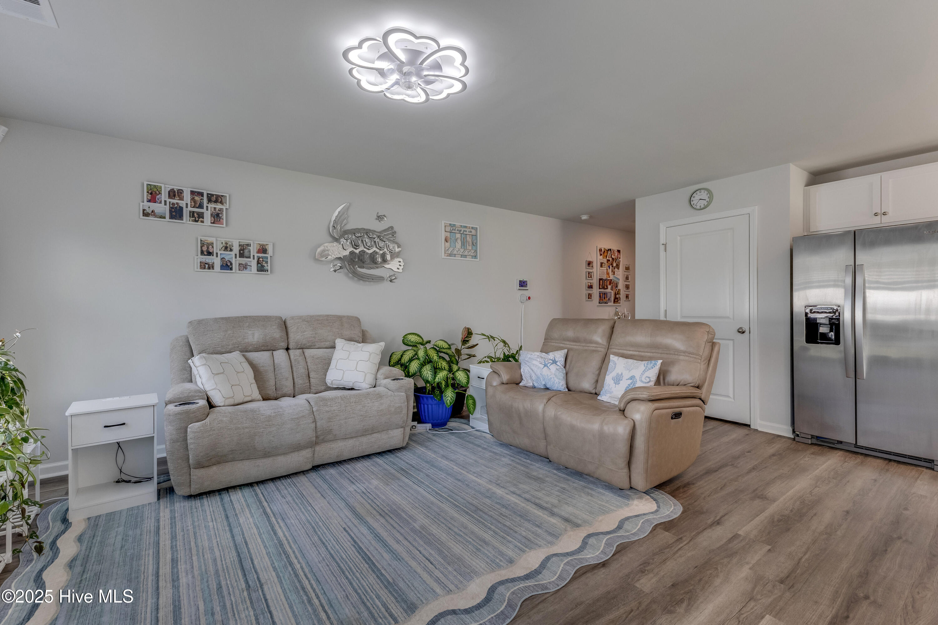 3146 Lobelia Lane-print-005-014-Main Liv