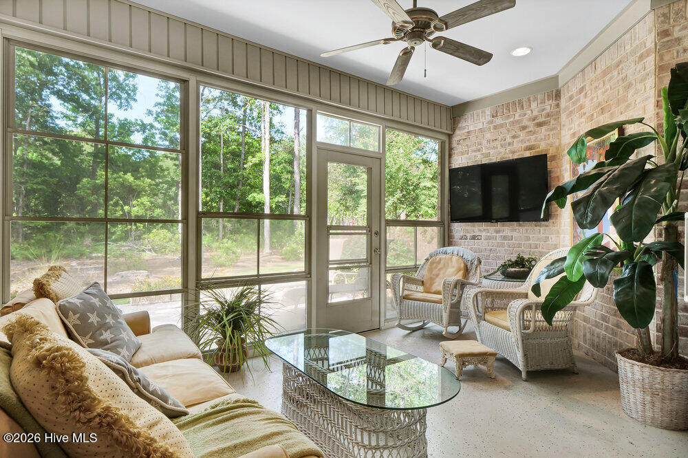 100547594 | Photo 13