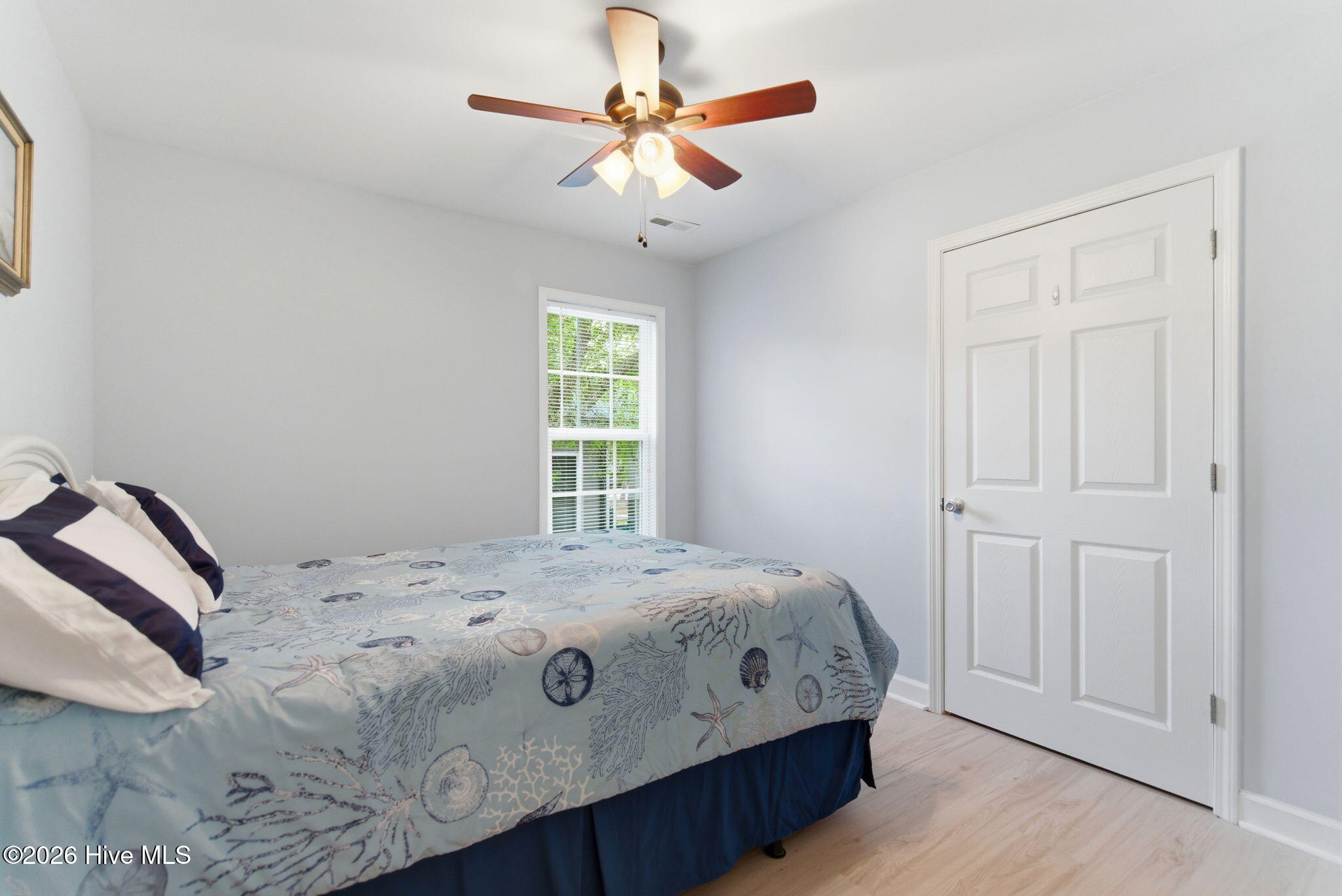 100570095 | Photo 24