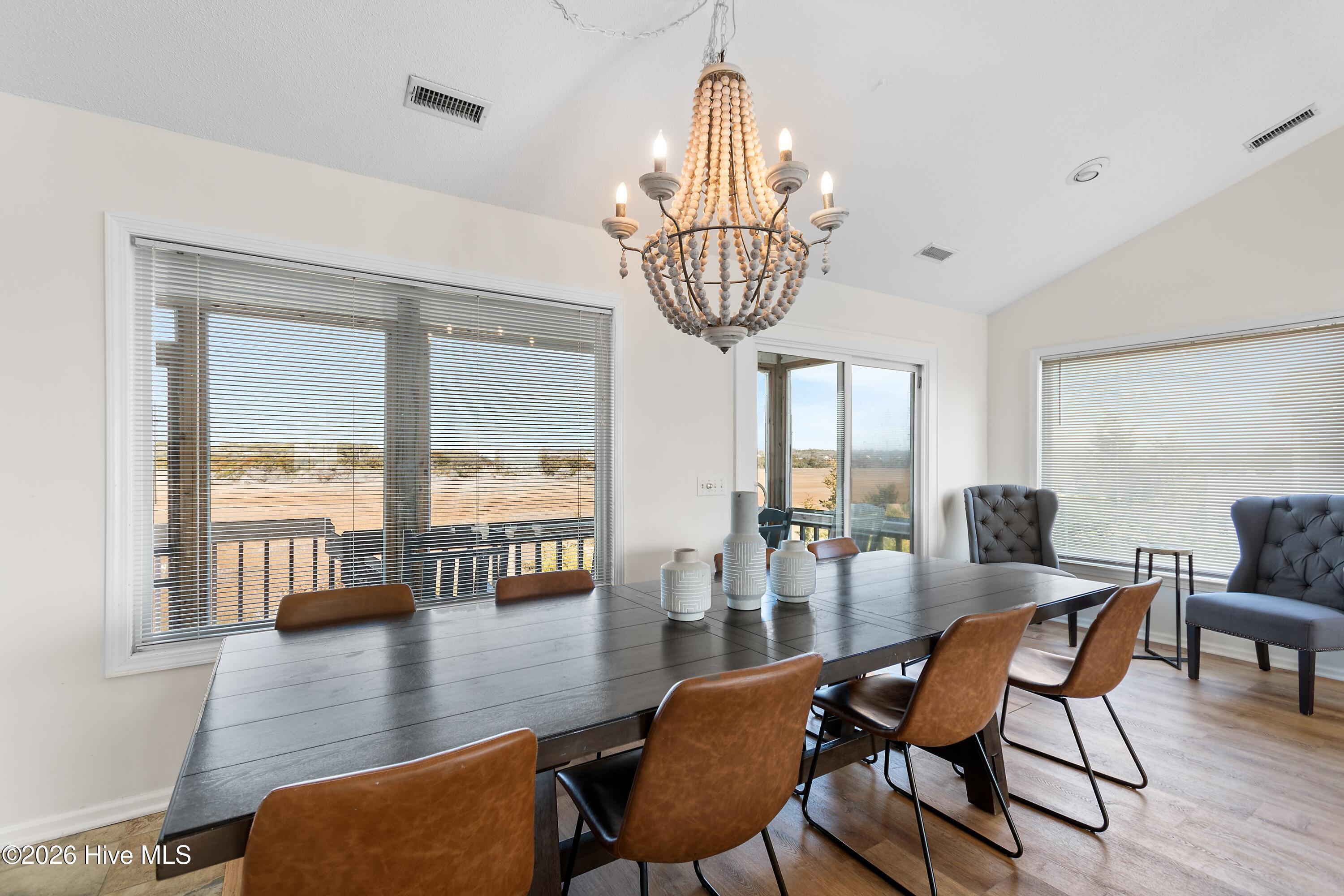 100550931 | Photo 11