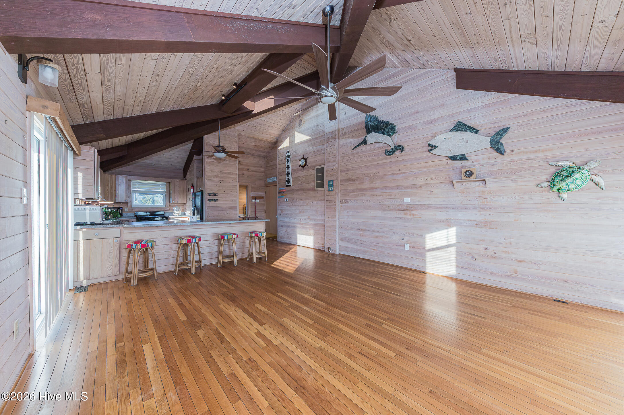 100560422 | Photo 12