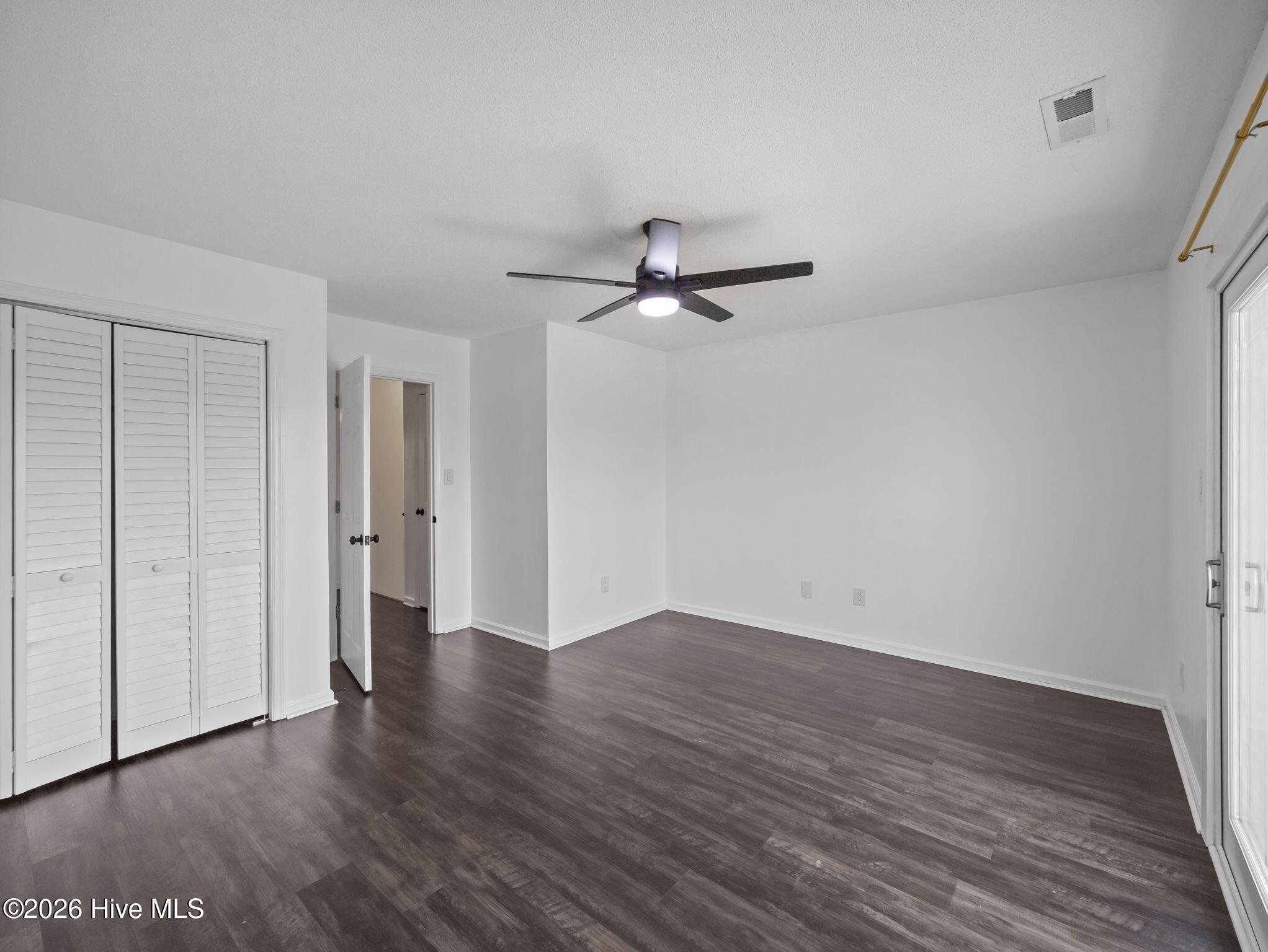 100563237 | Photo 13