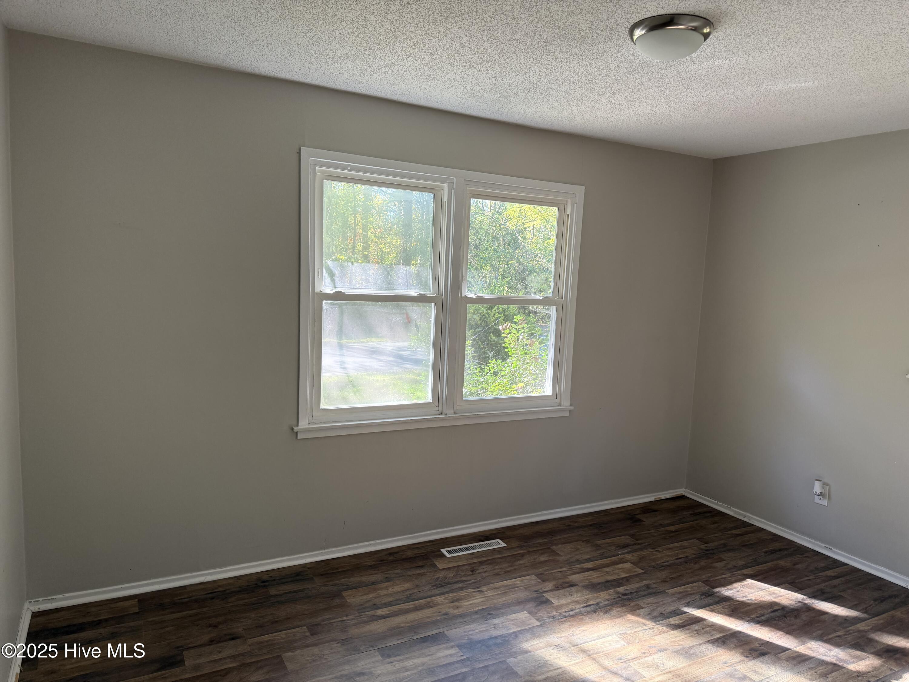 100537405 | Photo 31