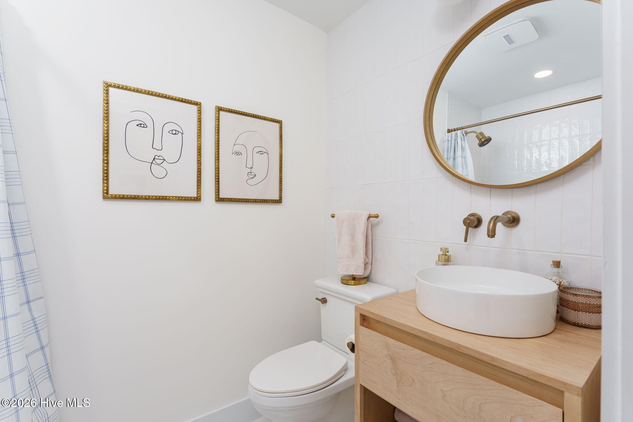 100561167 | Photo 27