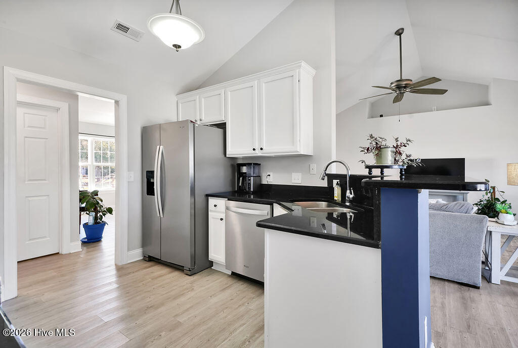 100550972 | Photo 15