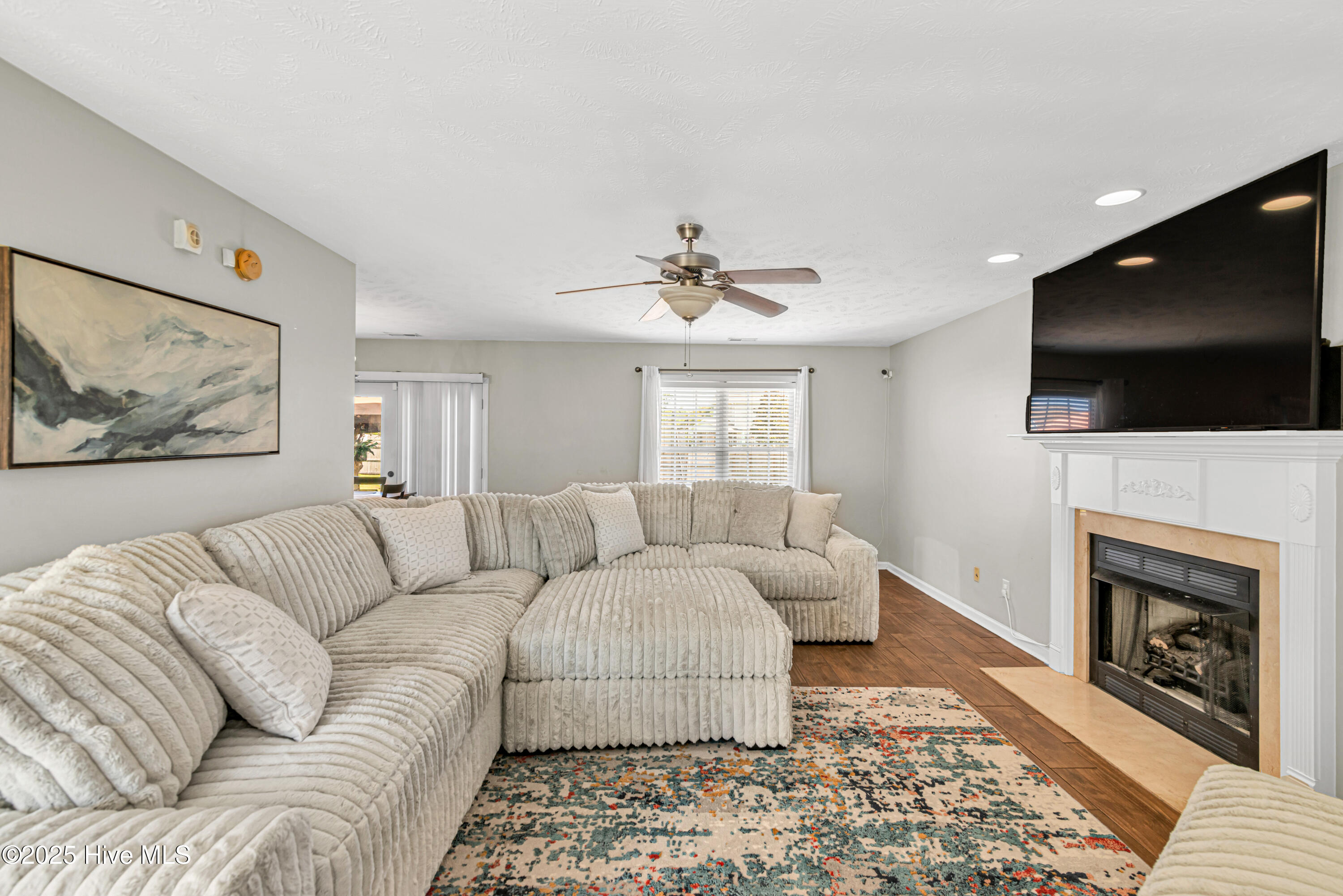 302 Honey Court W, Jacksonville, NC 28540 – photo 6: DSC_4211