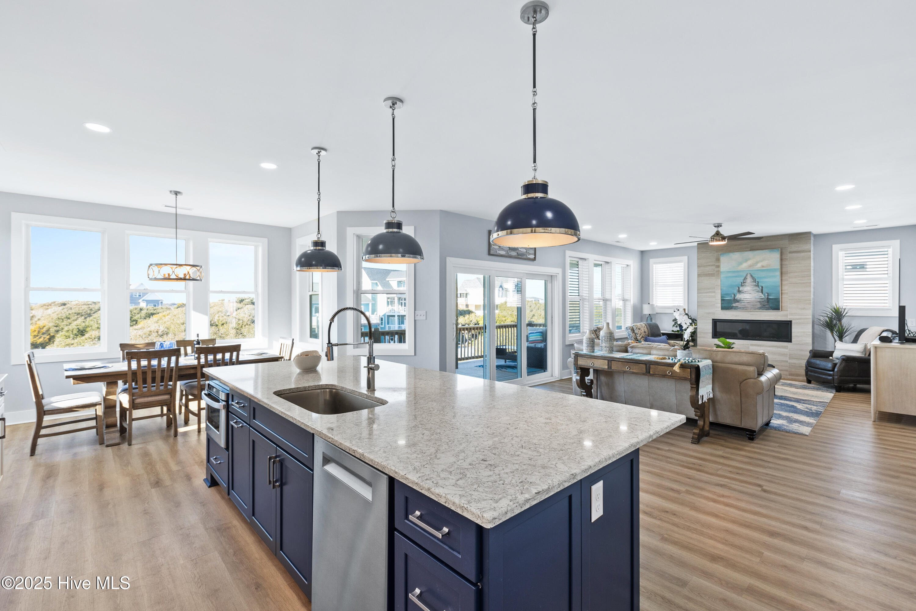 21 Porpoise Place, North Topsail Beach, NC 28460 – photo 3: 016_21_porpoise_place-16_639