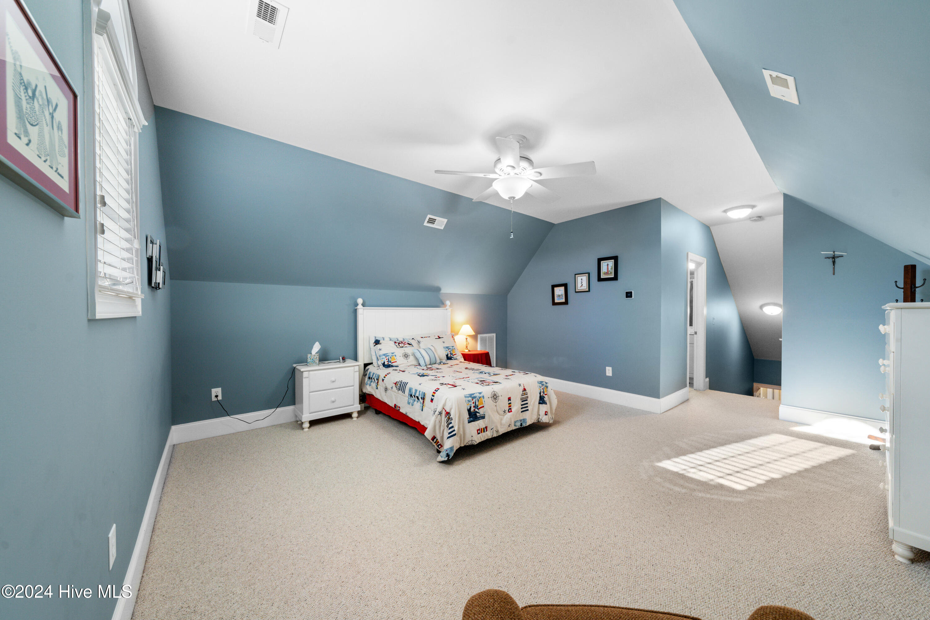 100480816 | Photo 26