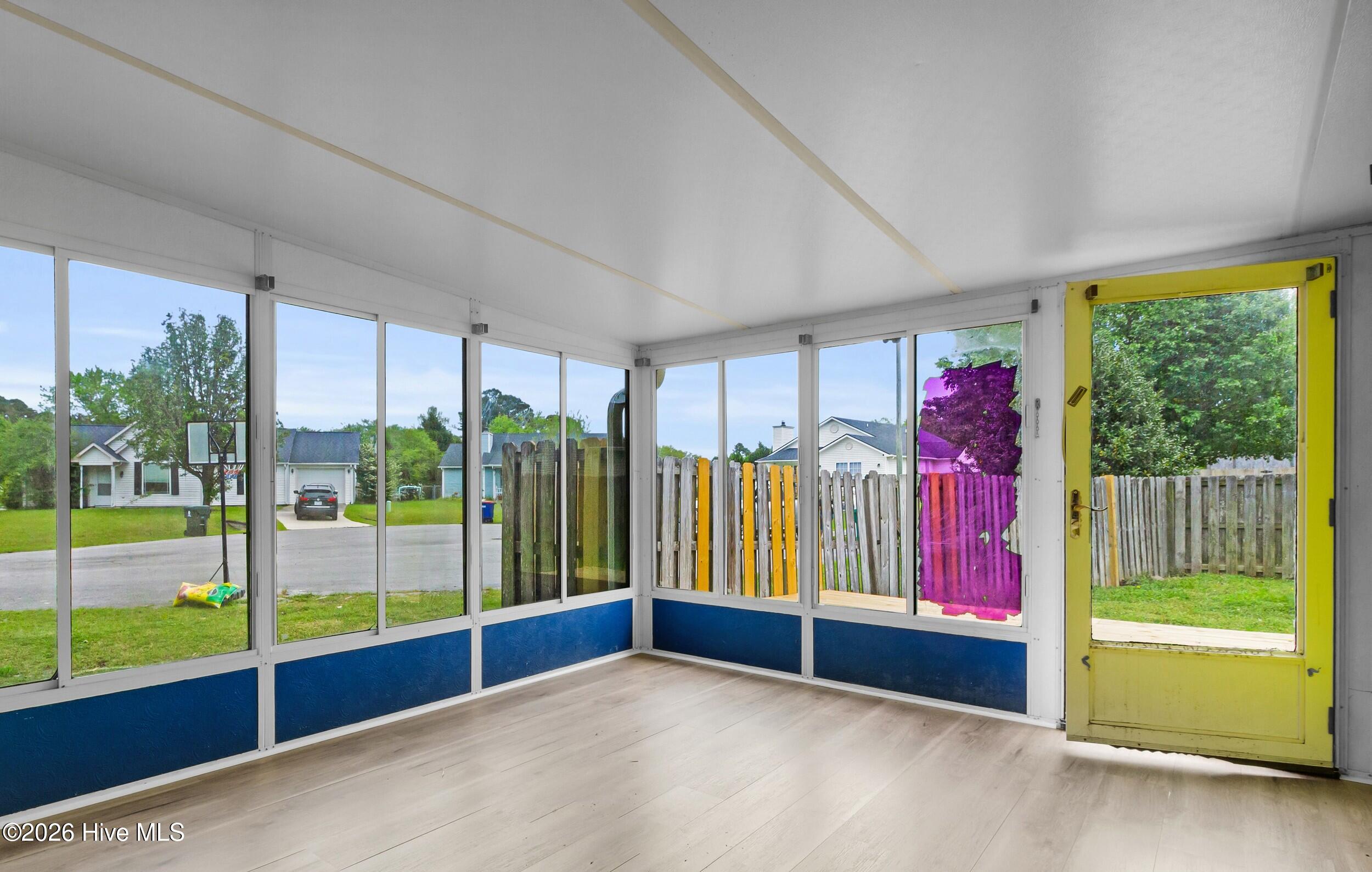 100565936 | Photo 16