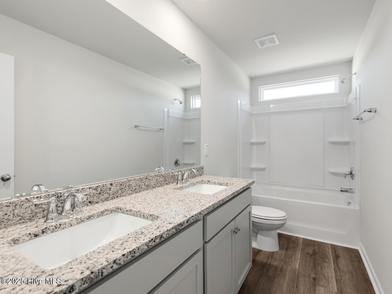 100556023 | Photo 32